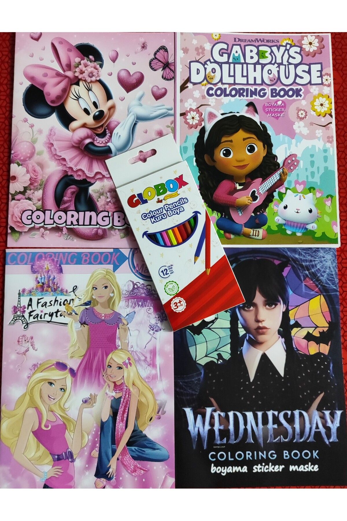 ada çanta kırtasiye 4 adet stickerli boyama kitabı 12 li kuru boya kalemi hediyeli (minie/barbie/wesnesday/gabbys)X01