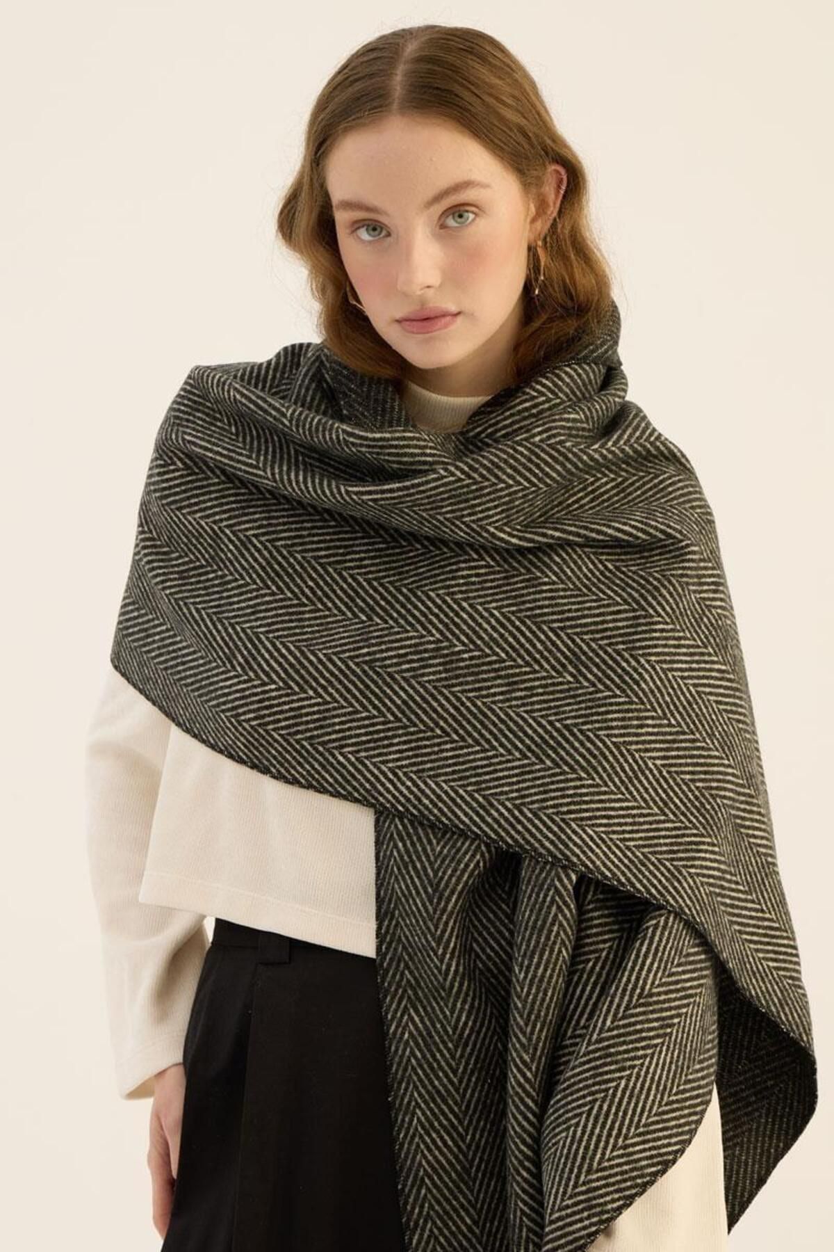 ALYOSHA FASHION Tüylü Balıksırtı Desen Atkı Siyah