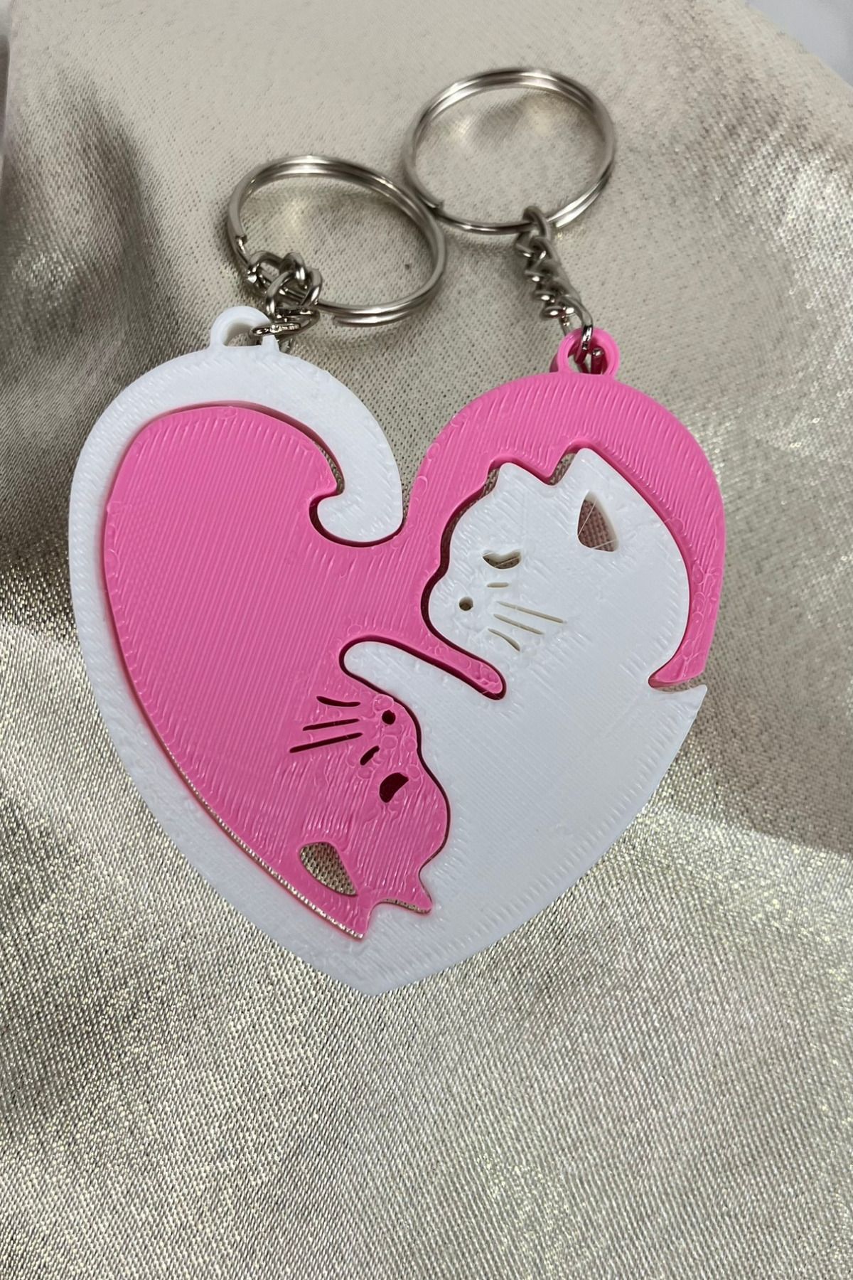Mazel Design Çiftlere Özel Kalpli Kedi Figürlü Birleşen Anahtarlık 2'li Sevgili Anahtarlığı