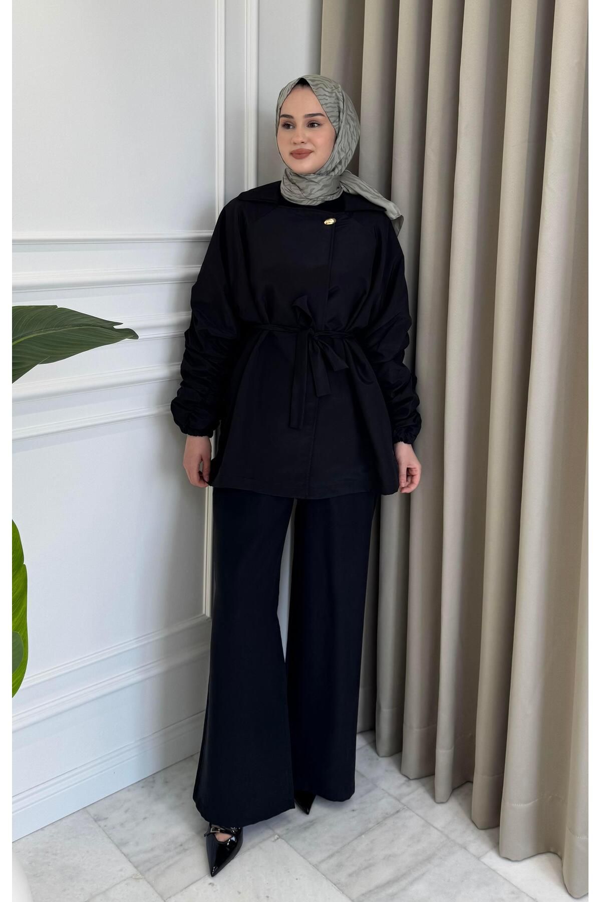 Beige Store Kol ve Sırt Büzgülü Ceket Siyah