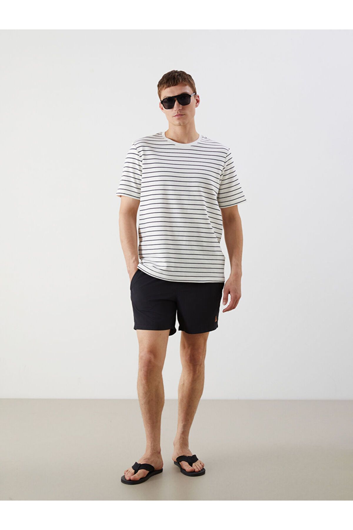 LC Waikiki LCW Kısa Boy Basic Erkek Deniz Şortu
