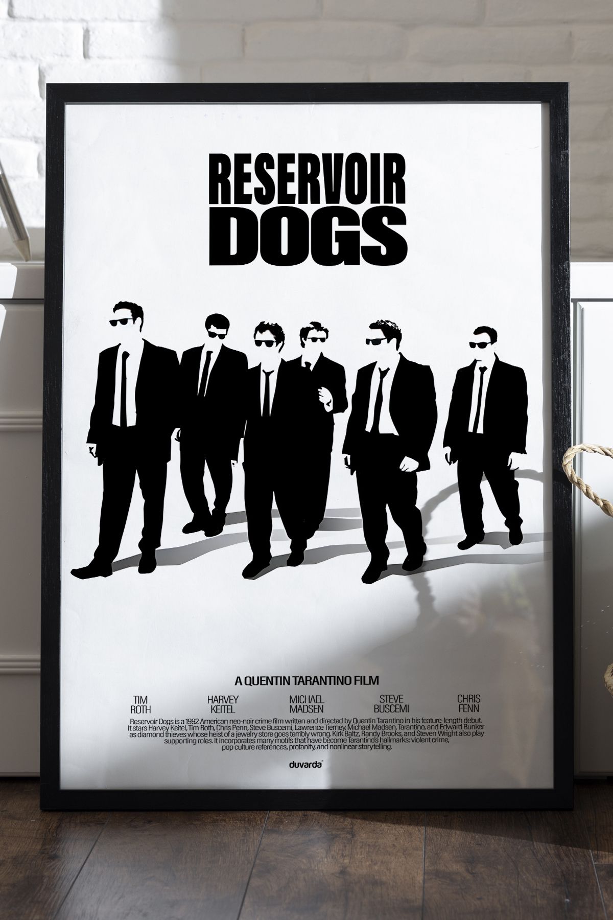 Duvarda Rezervuar Köpekleri Siyah Ahşap Çerçeveli Film Duvar Tablosu