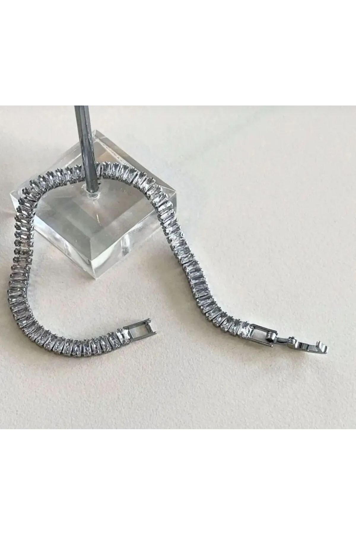 HND collection Baget Taşlı Silver Renk Çelik Bileklik Işıltılı ve Şık Özel Gün Aksesuarı
