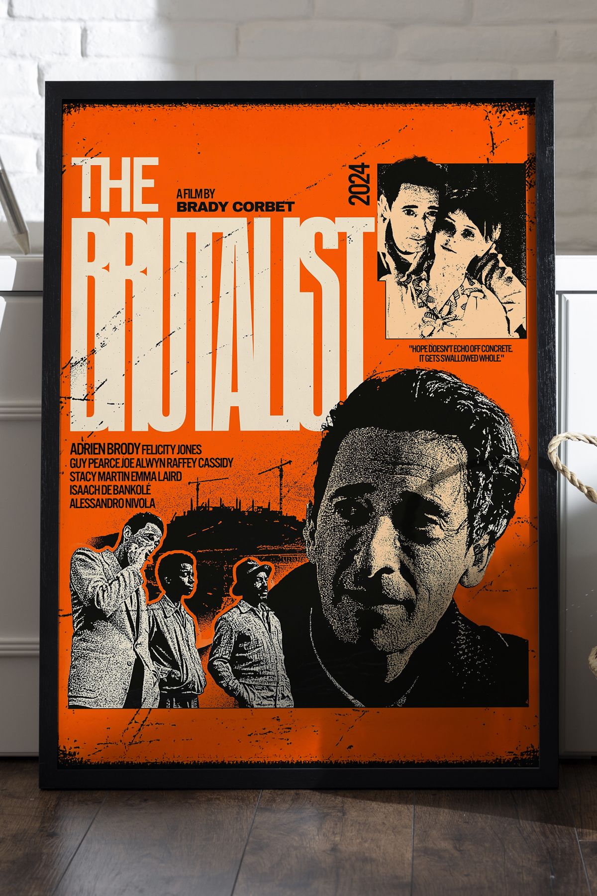 Duvarda The Brutalist Siyah Ahşap Çerçeveli Film Duvar Tablosu
