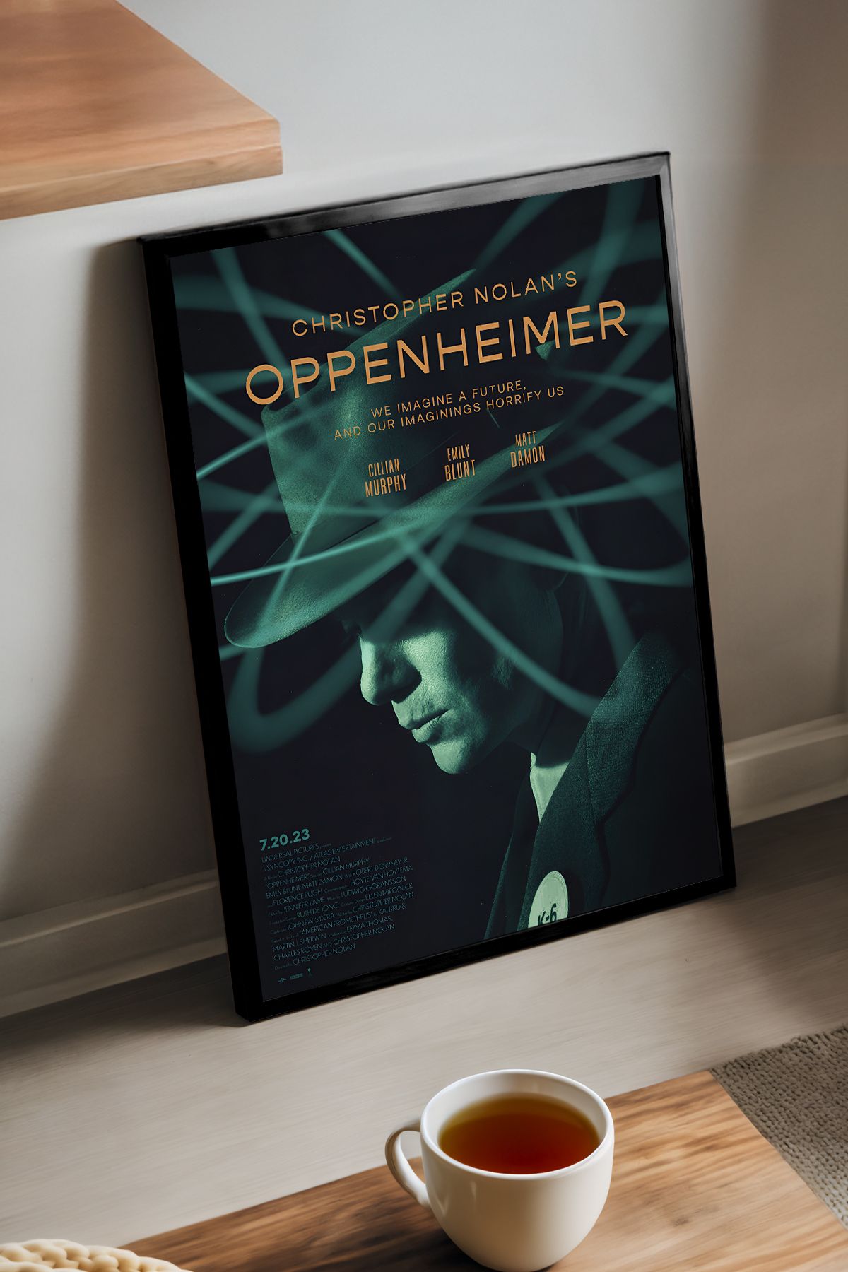 Duvarda Oppenheimer Siyah Ahşap Çerçeveli Film Duvar Tablosu