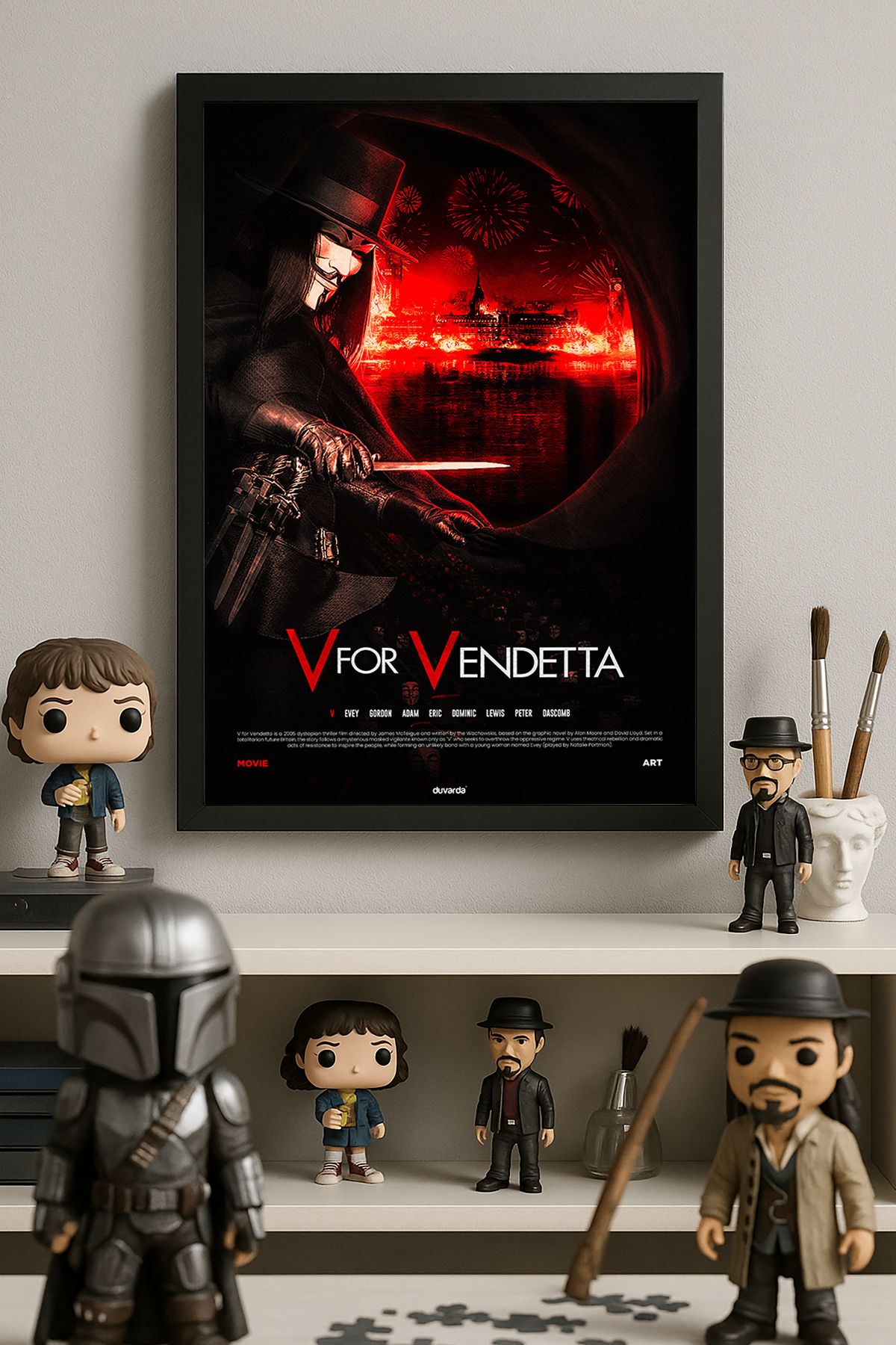 Duvarda V for Vendetta Siyah Ahşap Çerçeveli Film Duvar Tablosu