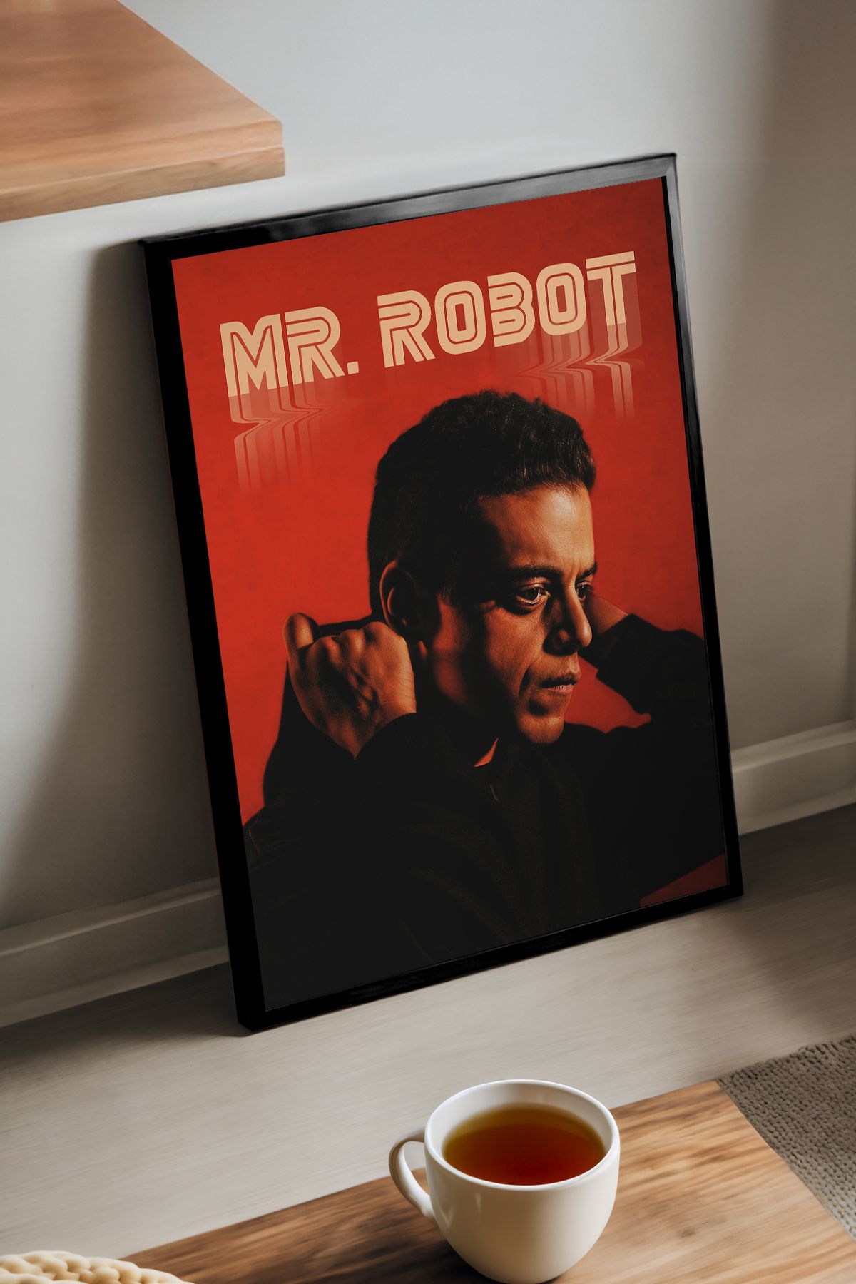 Duvarda Mr. Robot Siyah Ahşap Çerçeveli Dizi Duvar Tablosu