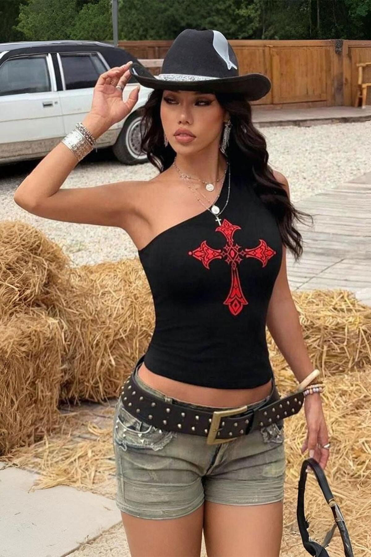 Karakedi Siyah Red Cross Omuz Dekolteli Gotik Y2K Askılı Crop