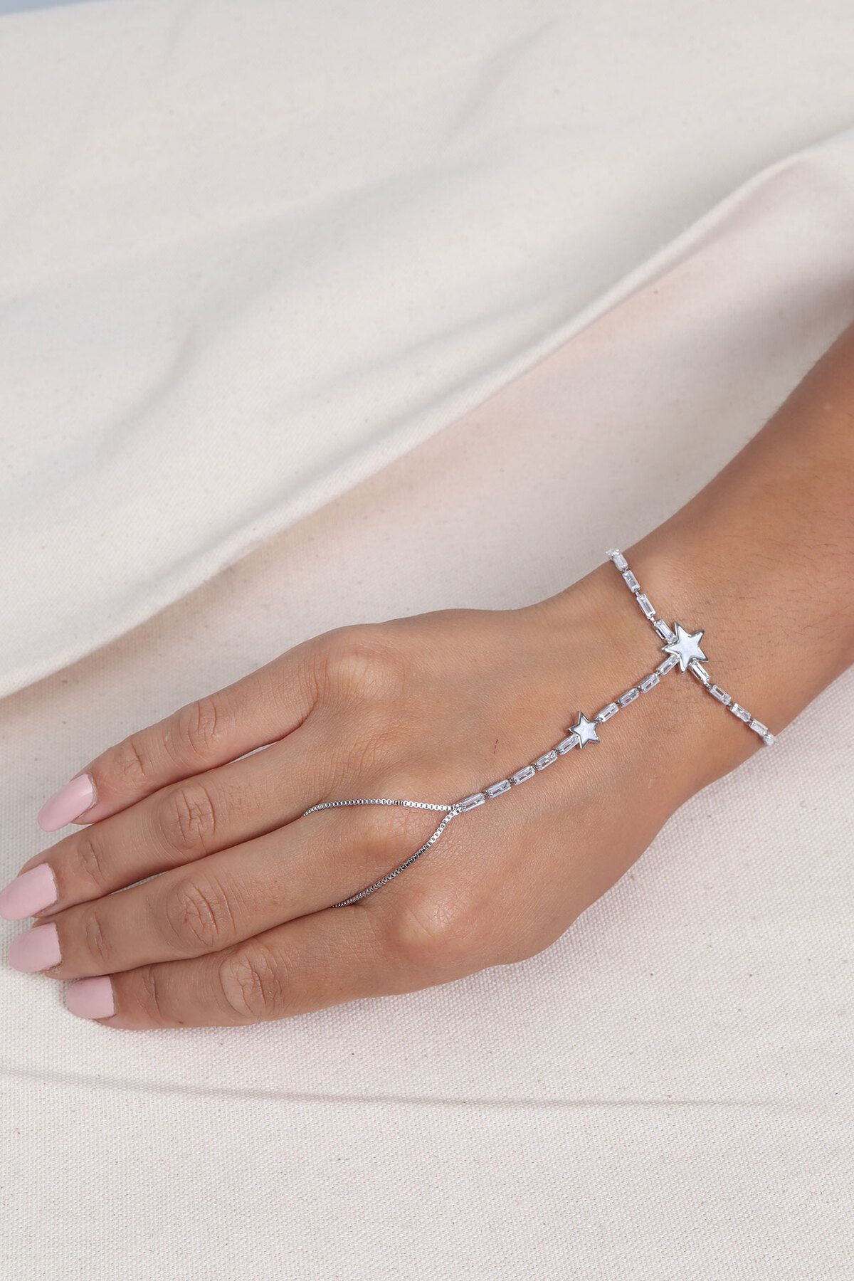 Süspüs Accessories Yıldız Figür Baget Taşlı Gümüş Renk Şahmeran