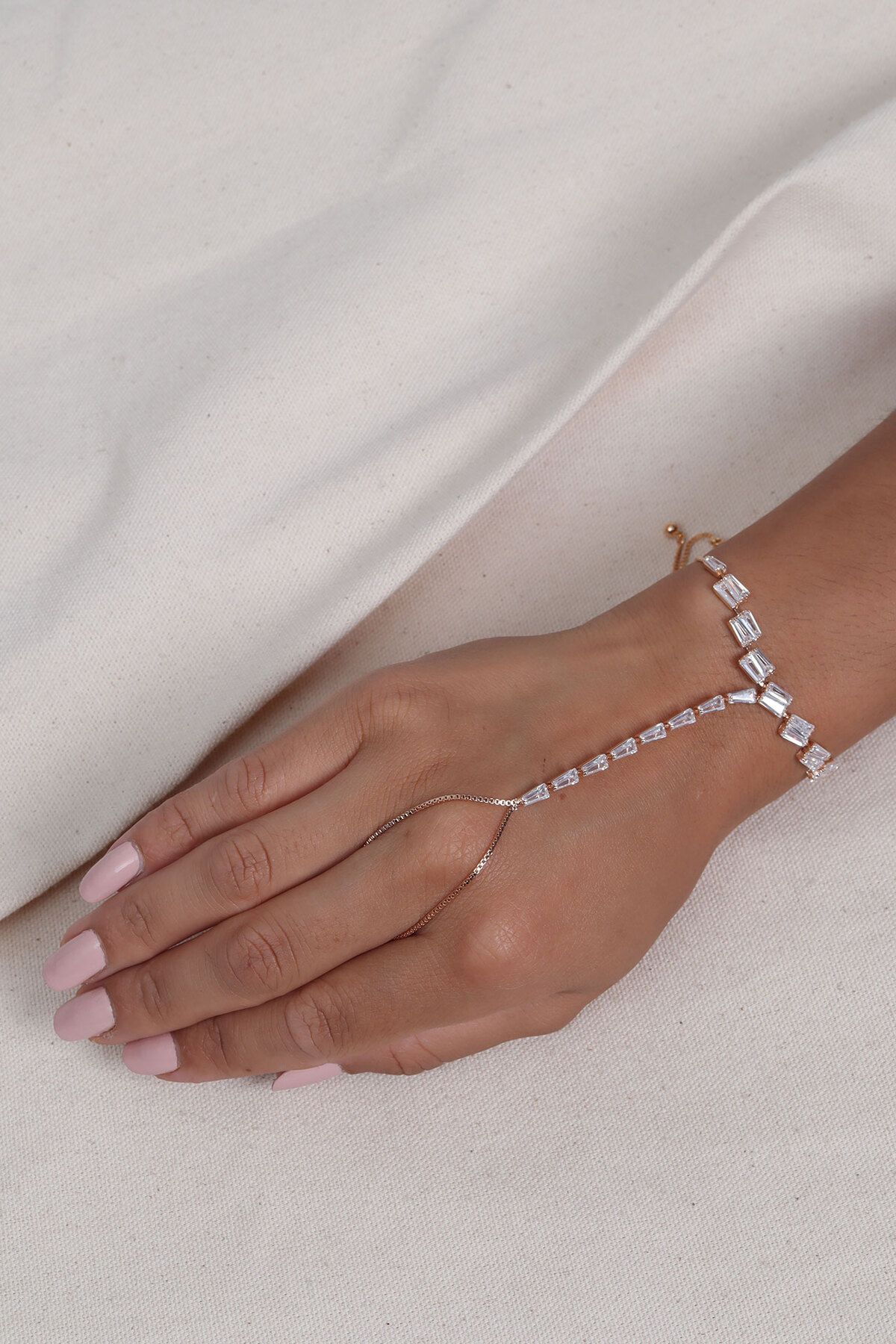 Süspüs Accessories Trapez Taşlı Gold Renk Şahmeran