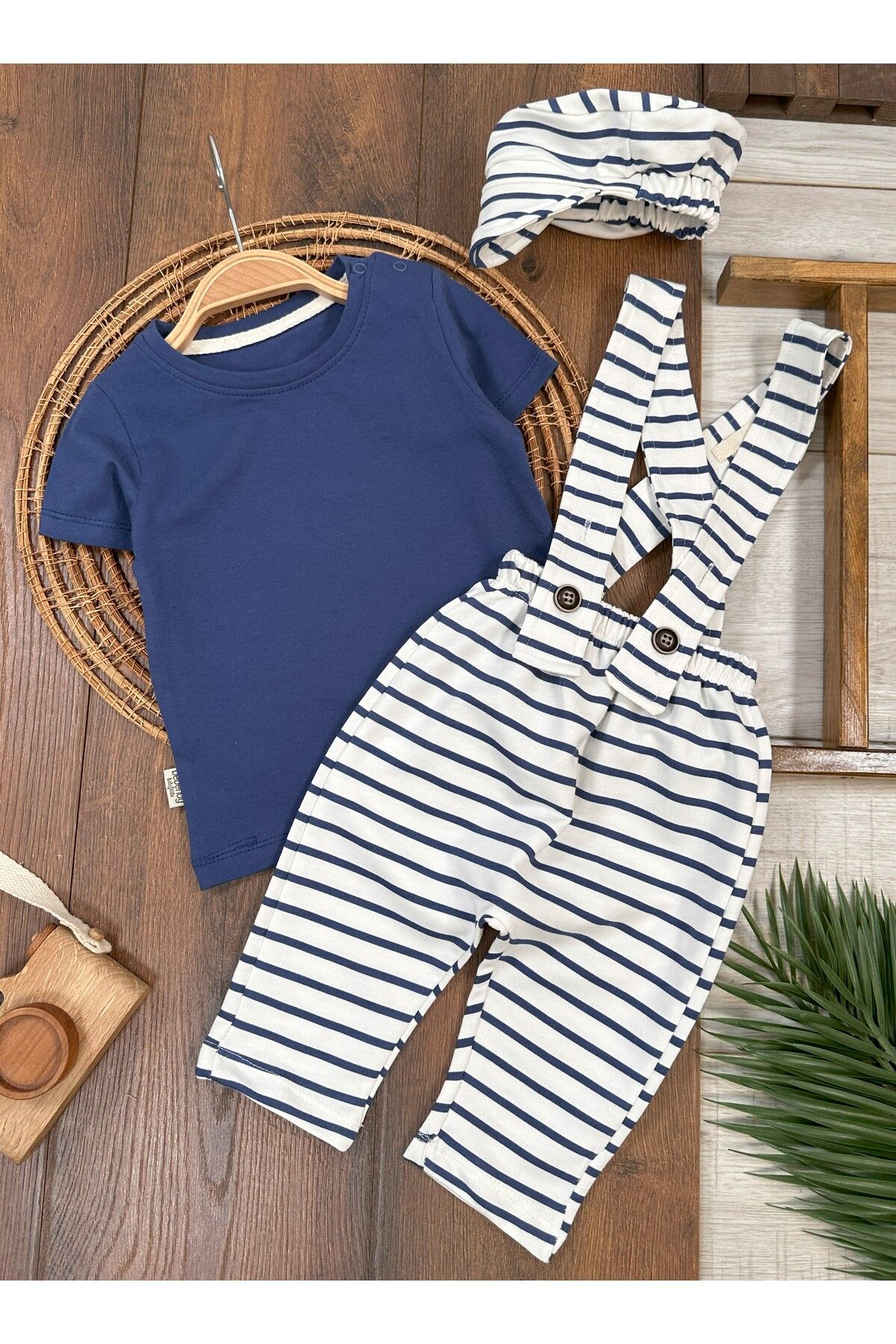 Baby Waka ÇAPRAZ ASKILI DÜĞME DETAYLI ÇİZGİLİ ŞAPKALI ERKEK BEBEK SALOPET