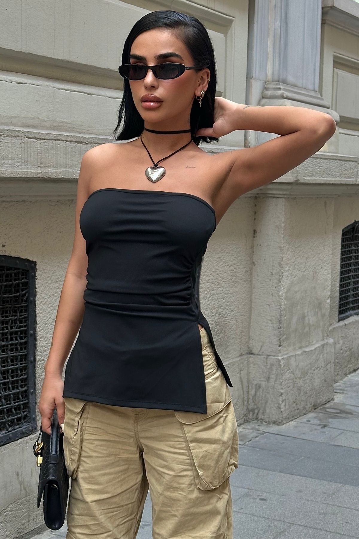 World Fashion Trends YANI YIRTMAÇLI VE BÜZGÜLÜ STRAPLEZ CROP BLUZ