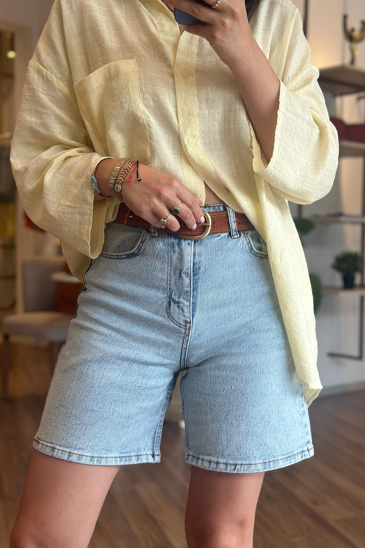 Unique Boutique Açık Mavi Şehir Boy Yüksek Bel Likralı Denim Şort