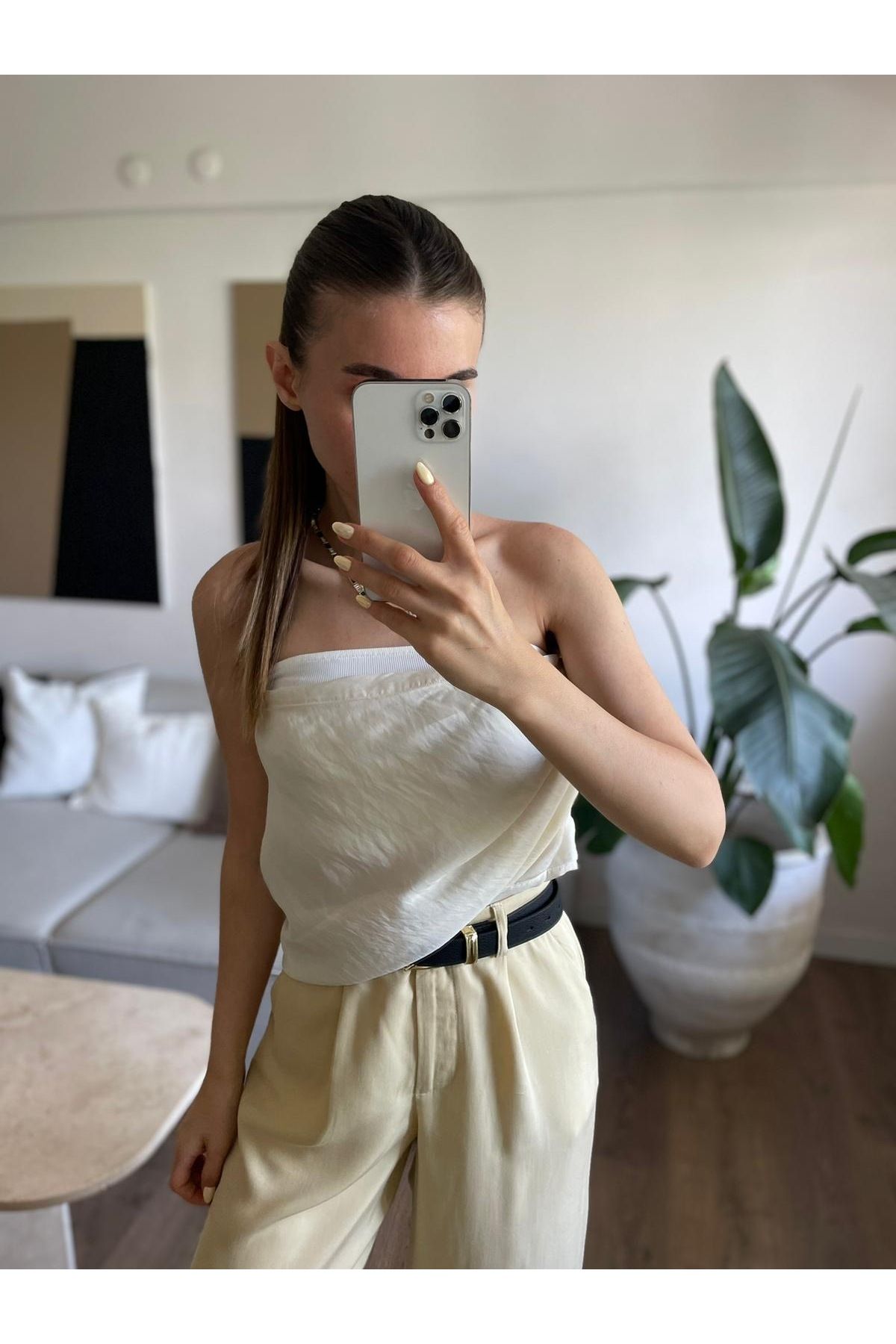 Özgece STRAPLEZ BİTİŞİK SATEN ASİMETRİK BLUZ