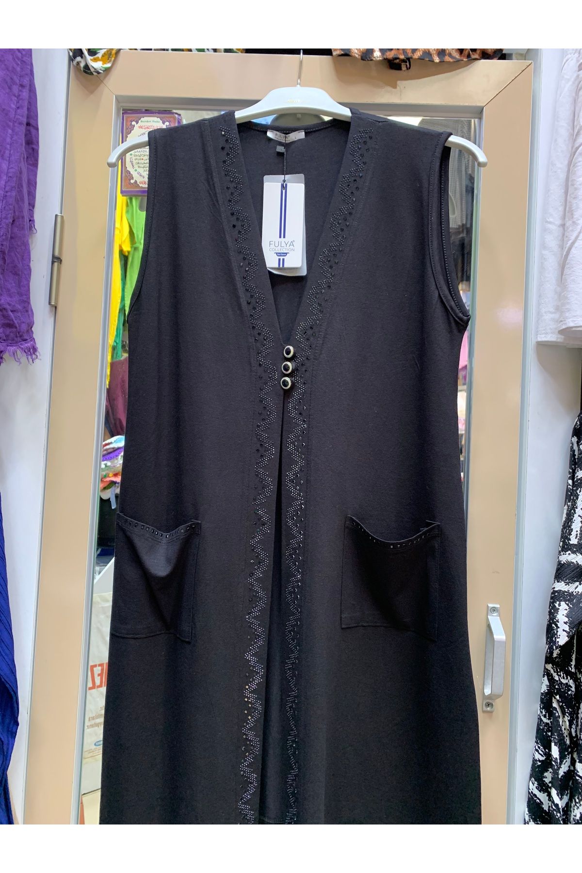 Butik Tesettür taş detaylı ara boy düğmeli penye yelek