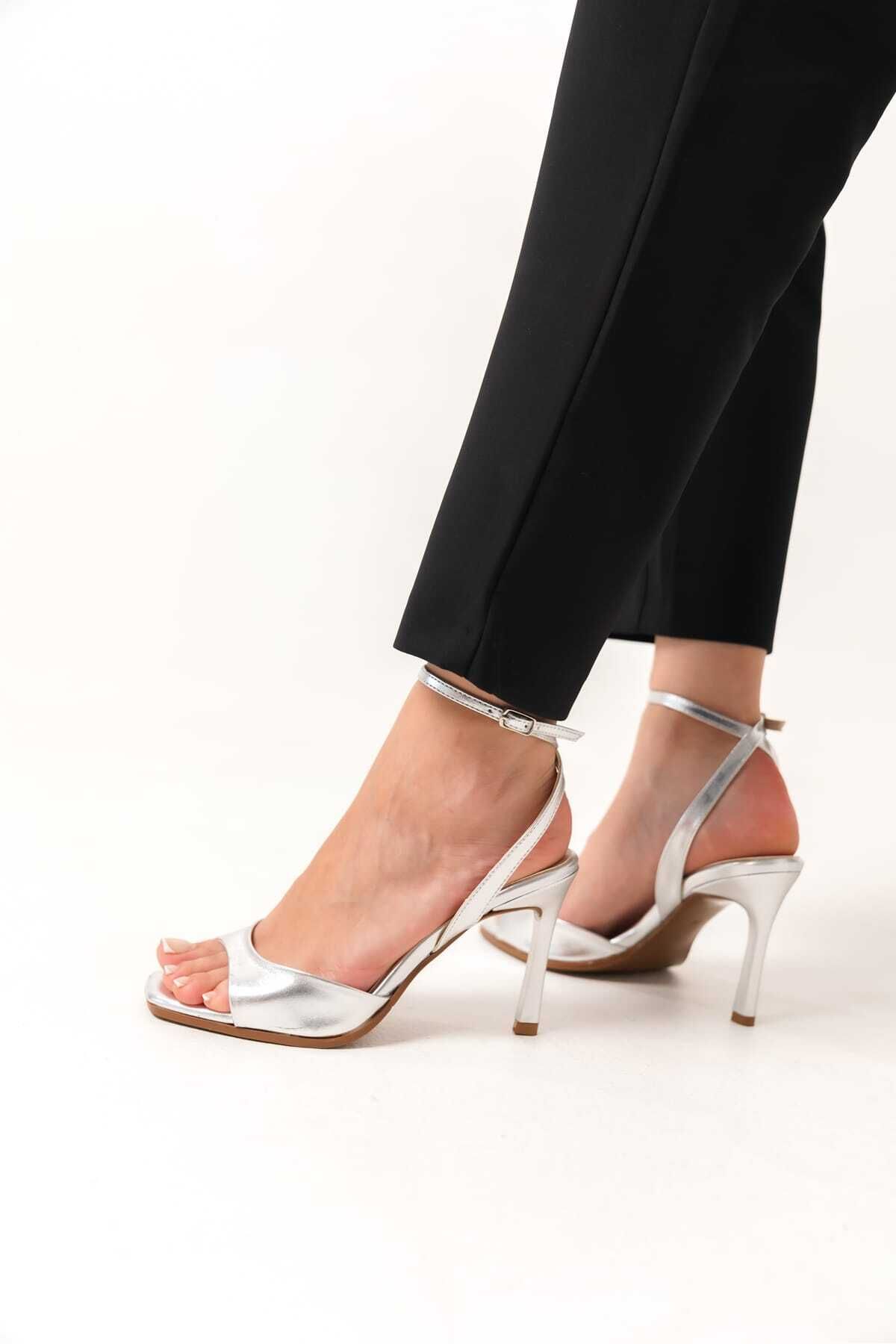 Lolita Love Shoes Mady Metalik Gümüş Bilekten Bağlamalı Yüksek Topuklu Ayakkabı