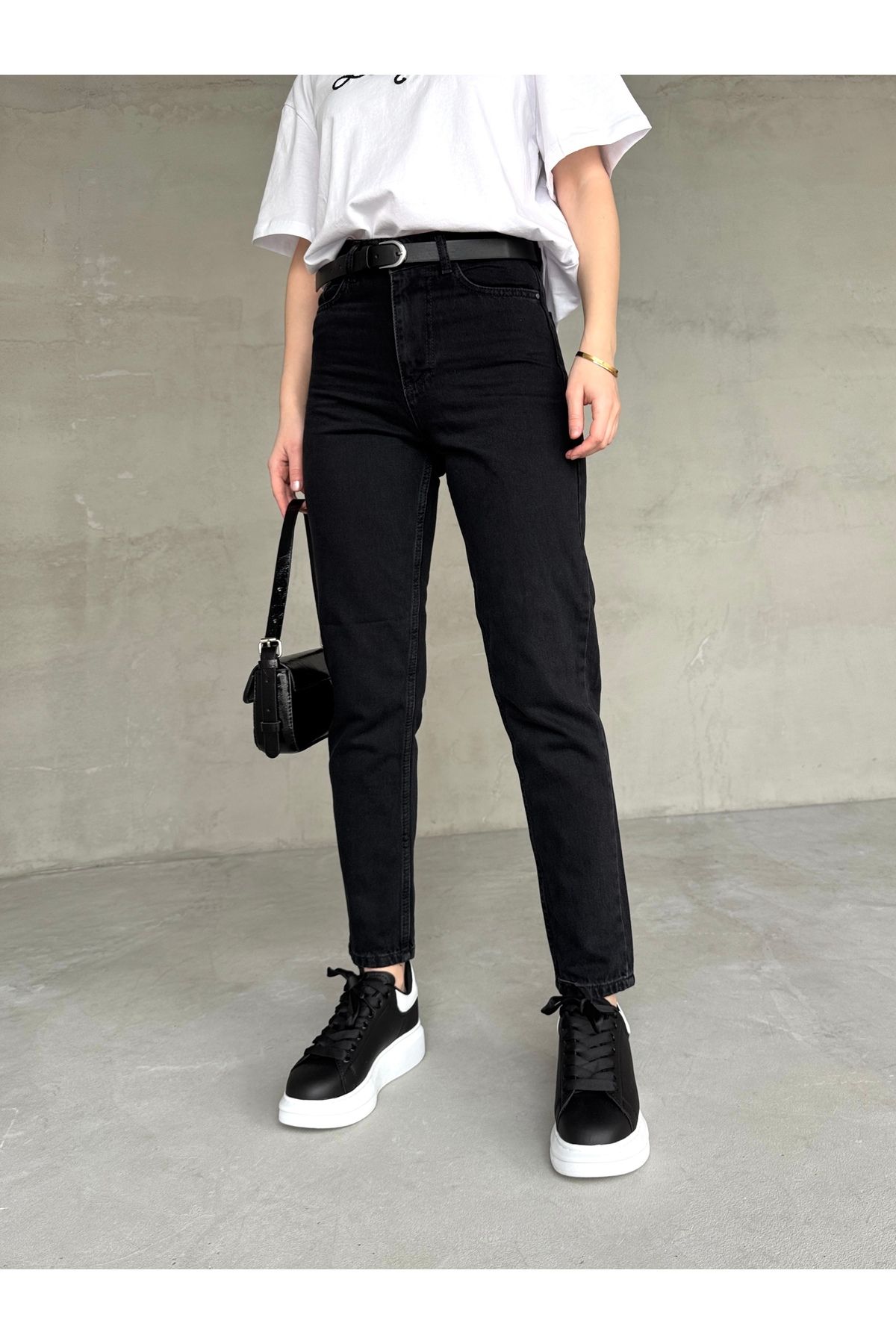 Cappmoda JEAN-08124 Siyah Taşlamalı Süper Kalıp Momfit Jean