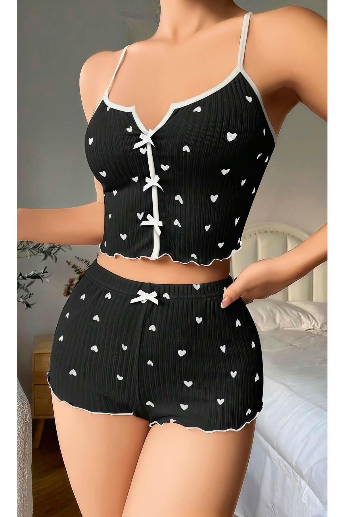Fantazya Kadın Siyah Kalp Desenli Askılı Şortlu Pijama Takım