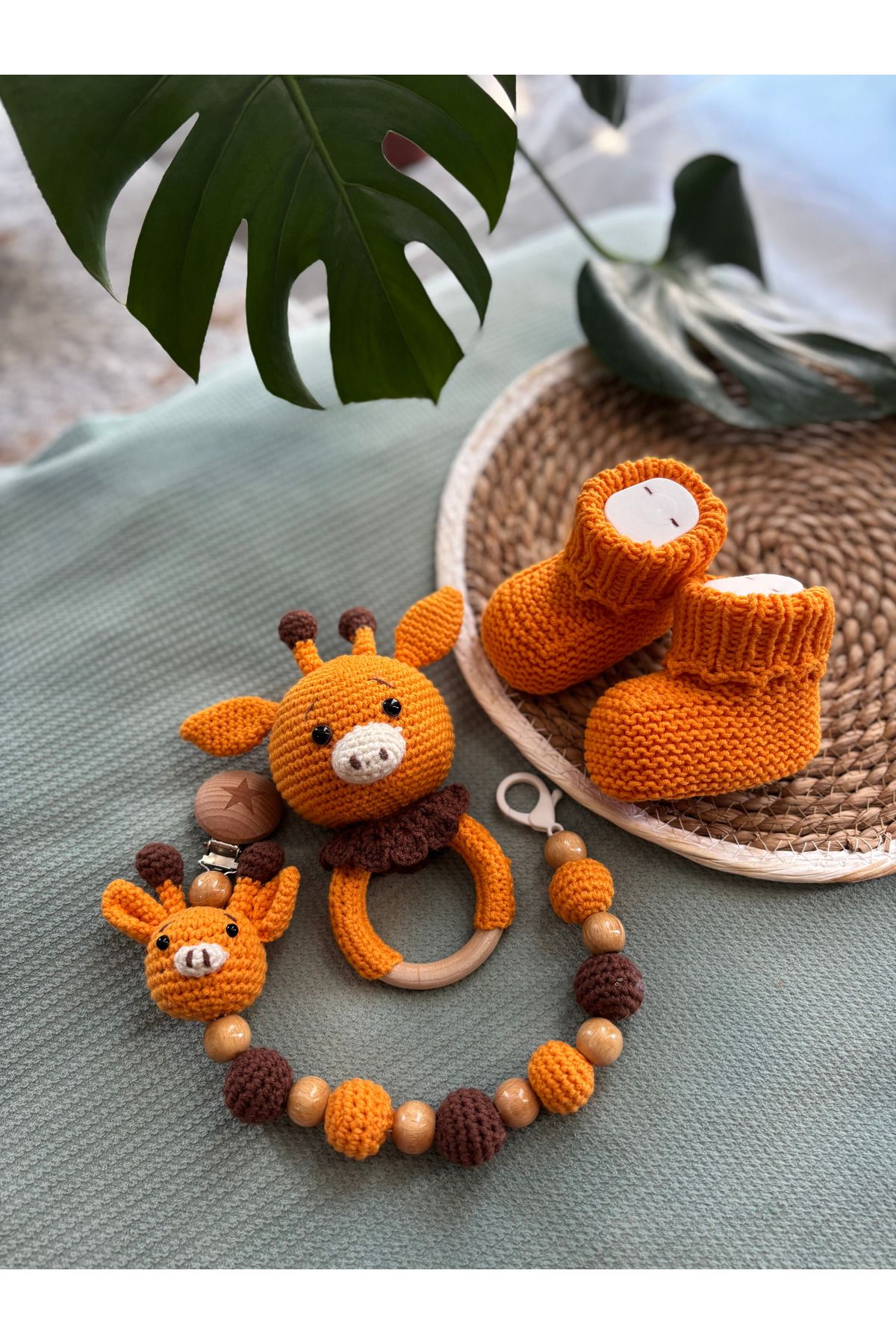 Aia&Co Amigurumi Yenidoğan Tatlı Zürafa Set Emzik Zinciri Çıngırak Bebek Patik