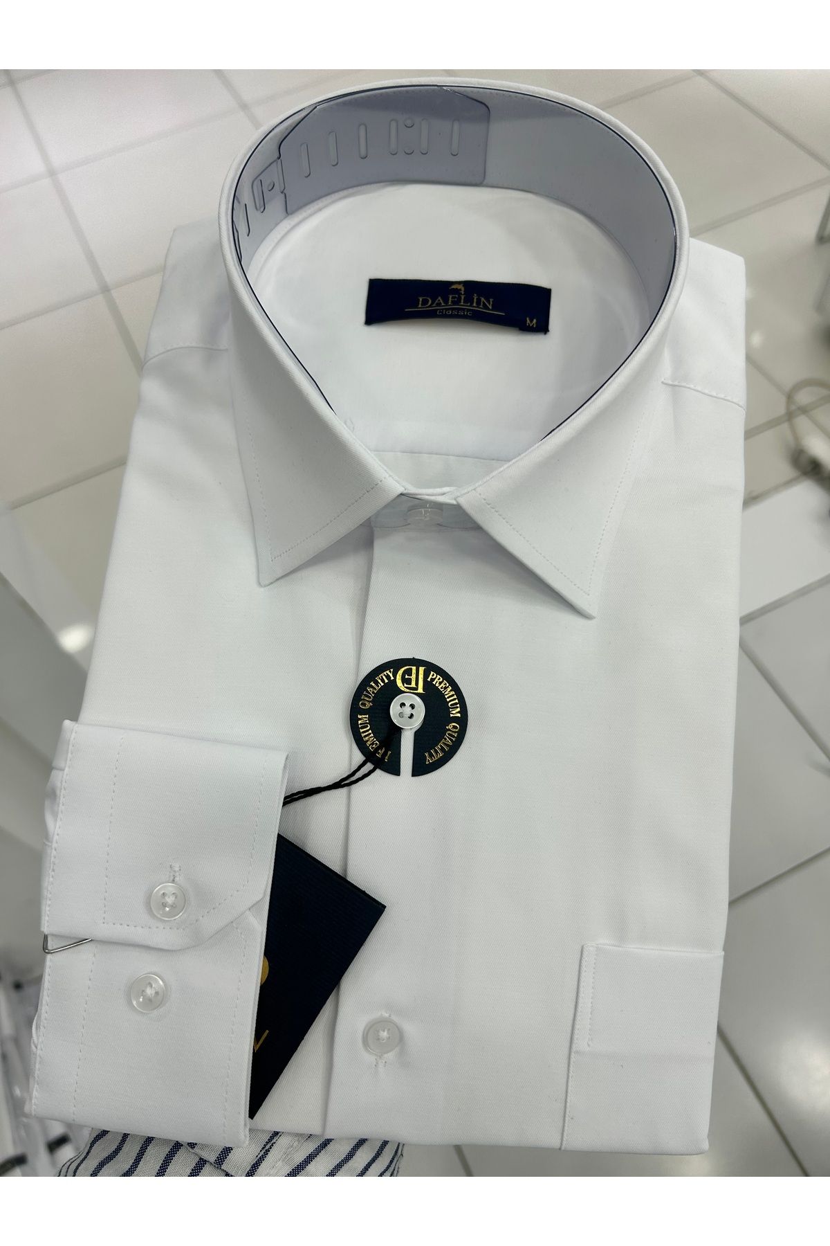 Daflin ERKEK CLASSICFIT RAHAT KALIP CEPLİ PAMUKLU BEYAZ ERKEK GÖMLEĞİ
