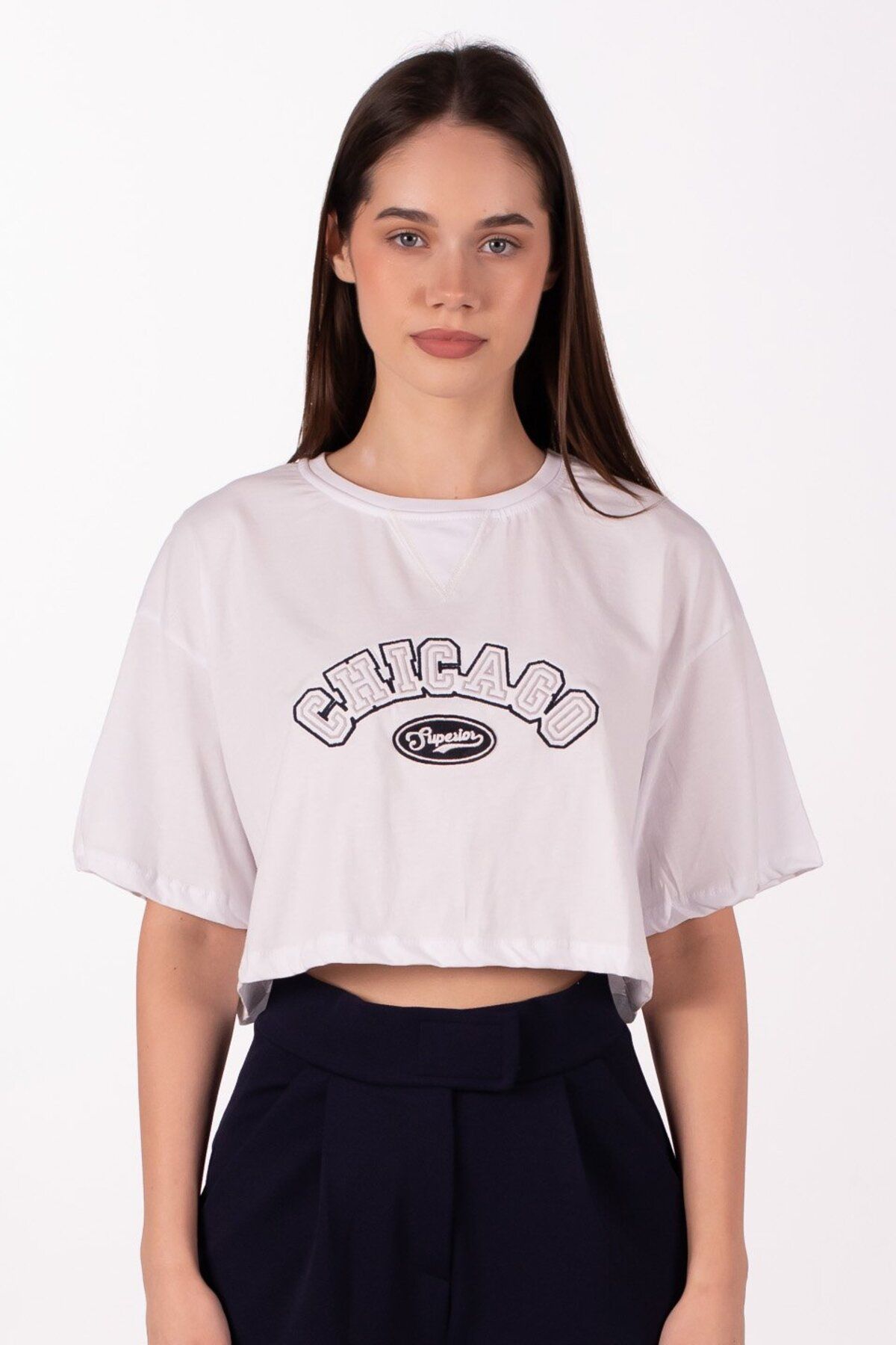 BARRELS AND OIL Chicago Yazılı Crop T-Shirt - Beyaz