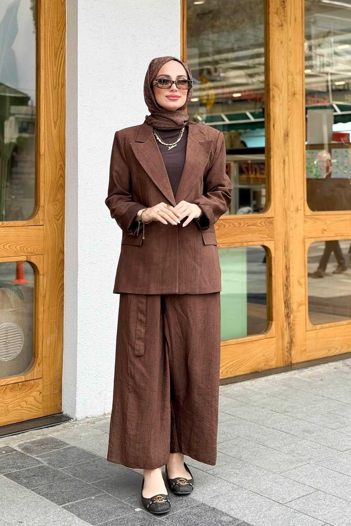 MERVE KAYKISIZ Anvelop Pantolon Ceket Takım Kahve Rengi