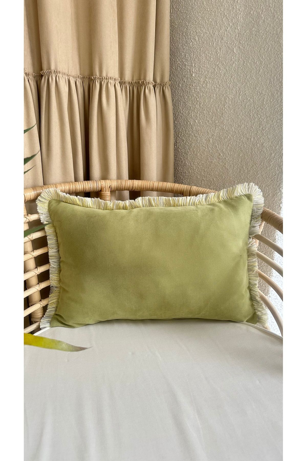 Decamor home Püsküllü Fıstık Yeşili Kırlent Kılıfı