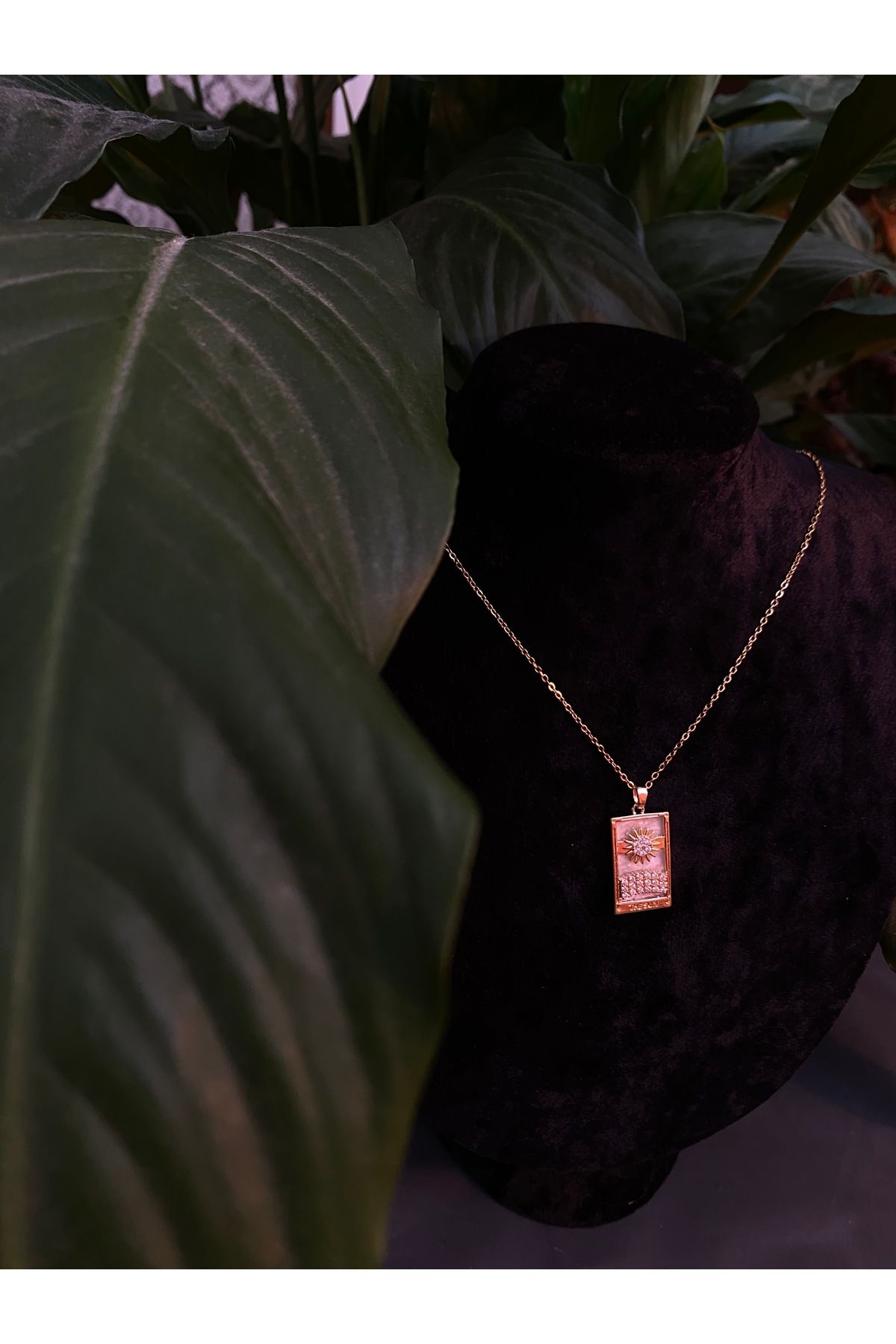 MODA Güneş Tarot Kartı Kolye – 316L Sertifikalı Altın Renk Paslanmaz Çelik