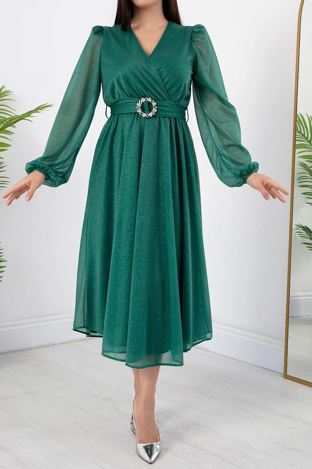 Neşeli Butik kadın kemer ve vatka detaylı simli midi elbise RYMY3590