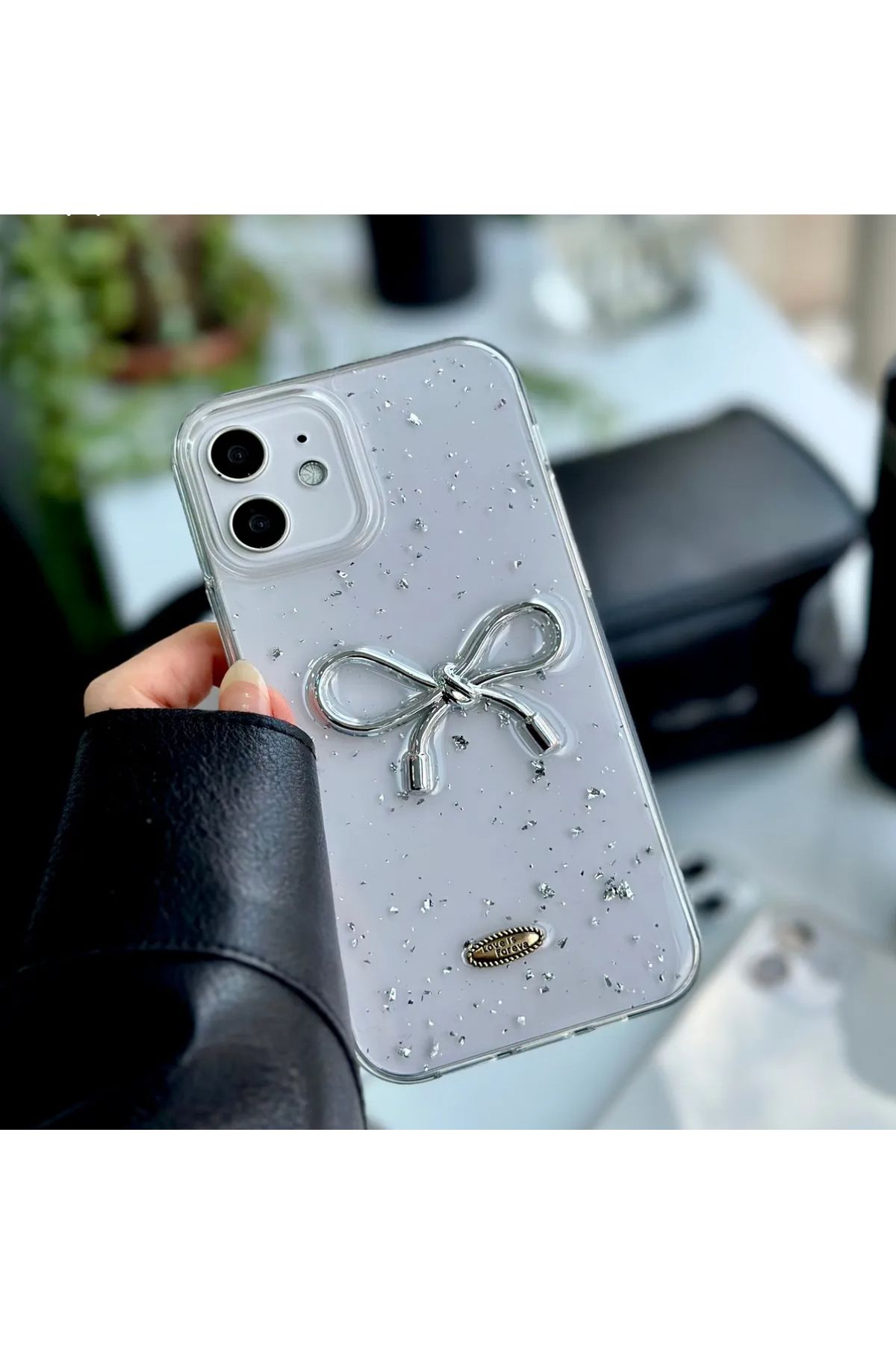 Caseji Iphone 11 Uyumlu Büyük Metal Fiyonk İşlemeli Parlak Görünümlü Işıltılı Epoksili Kılıf
