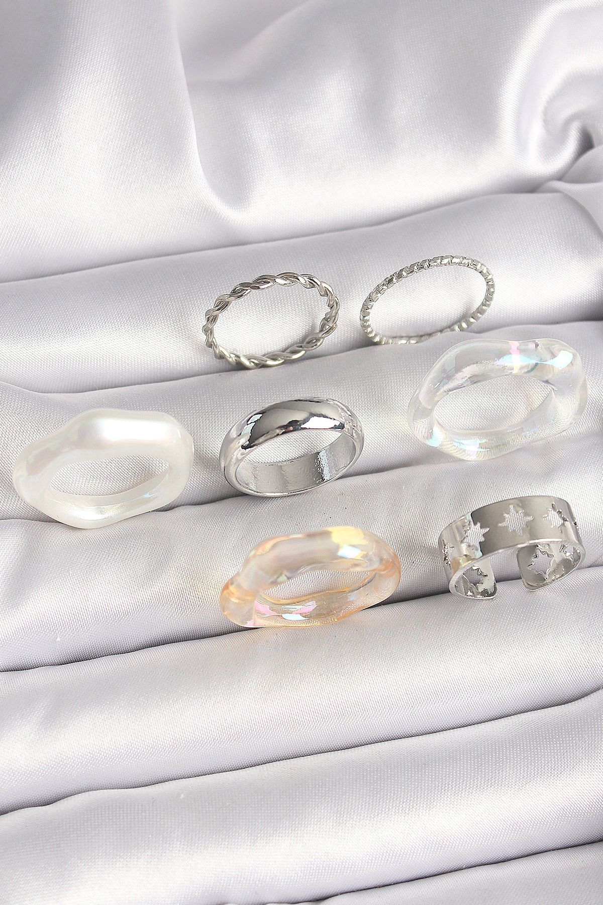 Toptan Bulurum Pirinç Gümüş Renk Beyaz Akrilik Plastik Model Kutup Yıldız İşleme Detaylı Kadın Yüzük Kombini