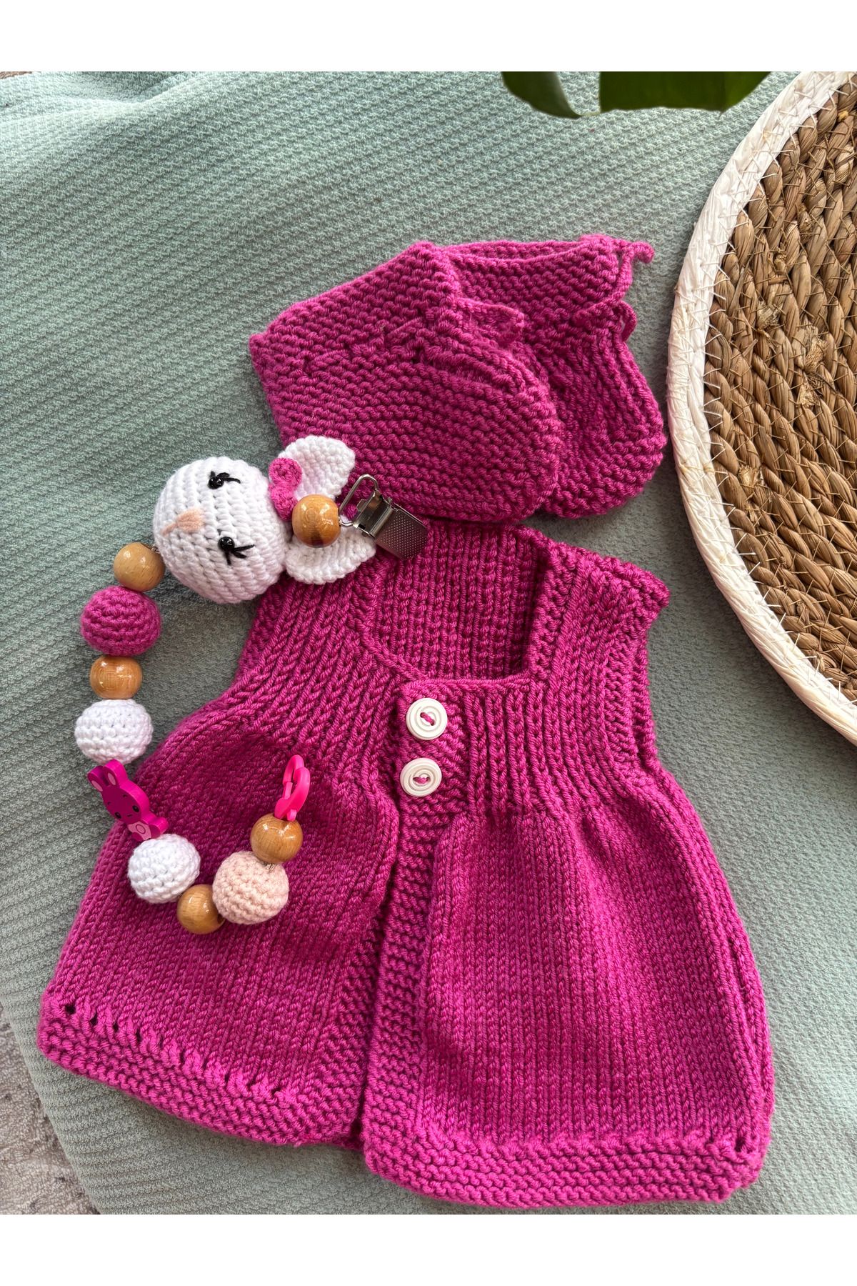 Aia&Co Hoşgeldin Bebek Yeni Doğan El Örgüsü Kız Bebek Patik Yelek Emzik Zinciri Hediye Seti