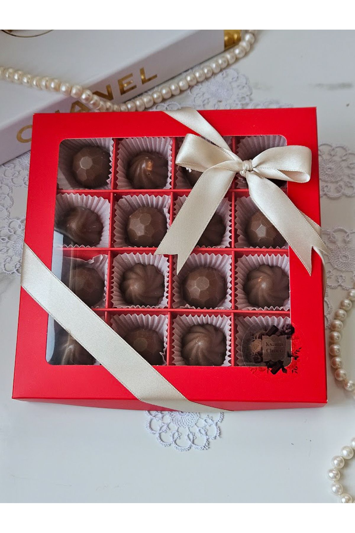 ksana choco Sütlü Belçika çikolatasında, el yapımı Fındıkli lezzet kutusu