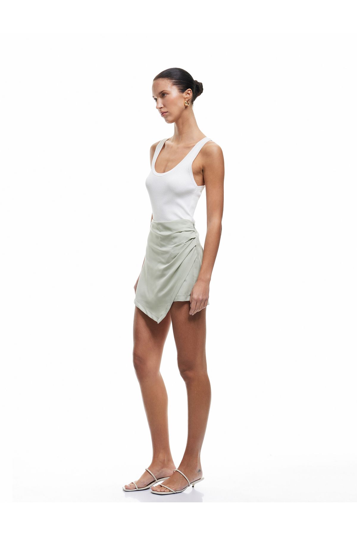 Koton Yeni Sezon Modal Kumaş Drape Detaylı Kruvaze Mini Şort Etek