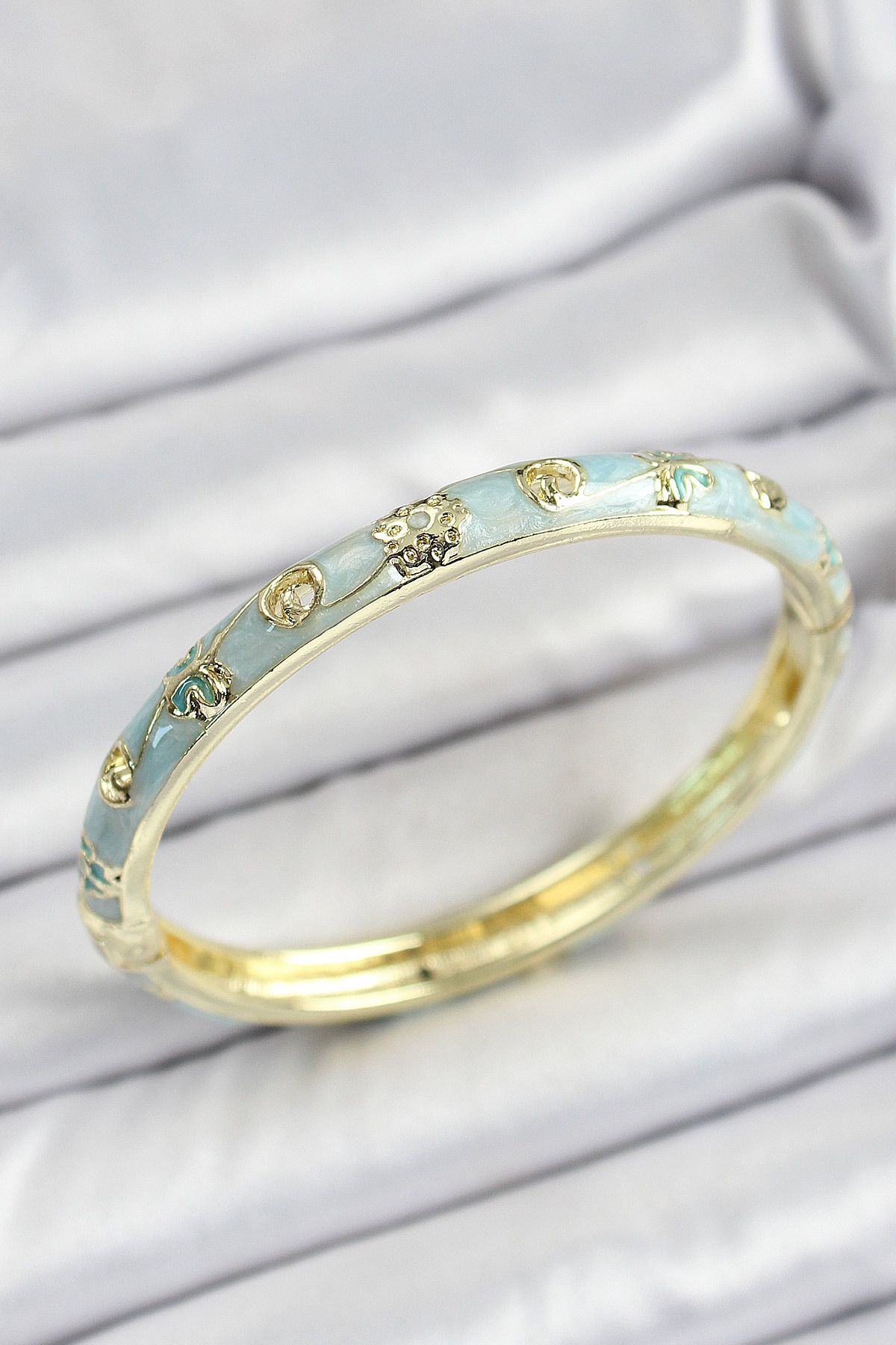 Mu Art Ahşap Mineli Pirinç Gold Renk Mavi Renk Motifli Kadın Kelepçe