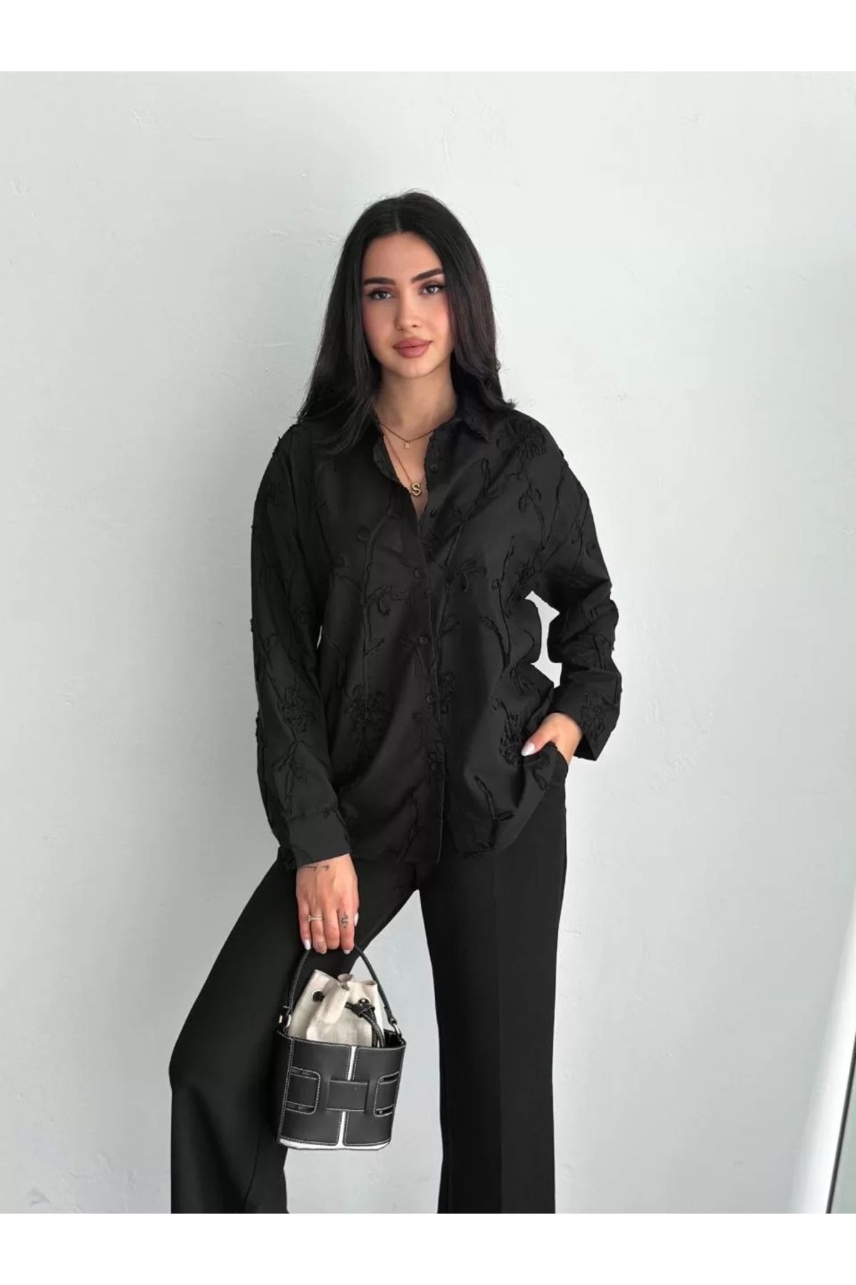 BÜŞRA TEZEL MODA Kadın Nakışlı Uzun Kollu Gömlek - Siyah