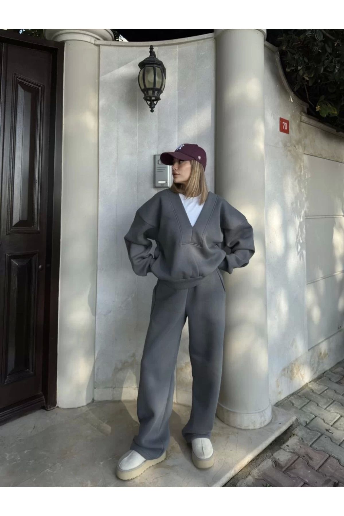 BÜŞRA TEZEL MODA Geniş V Yaka Üç İplik Sweat Takım - Füme