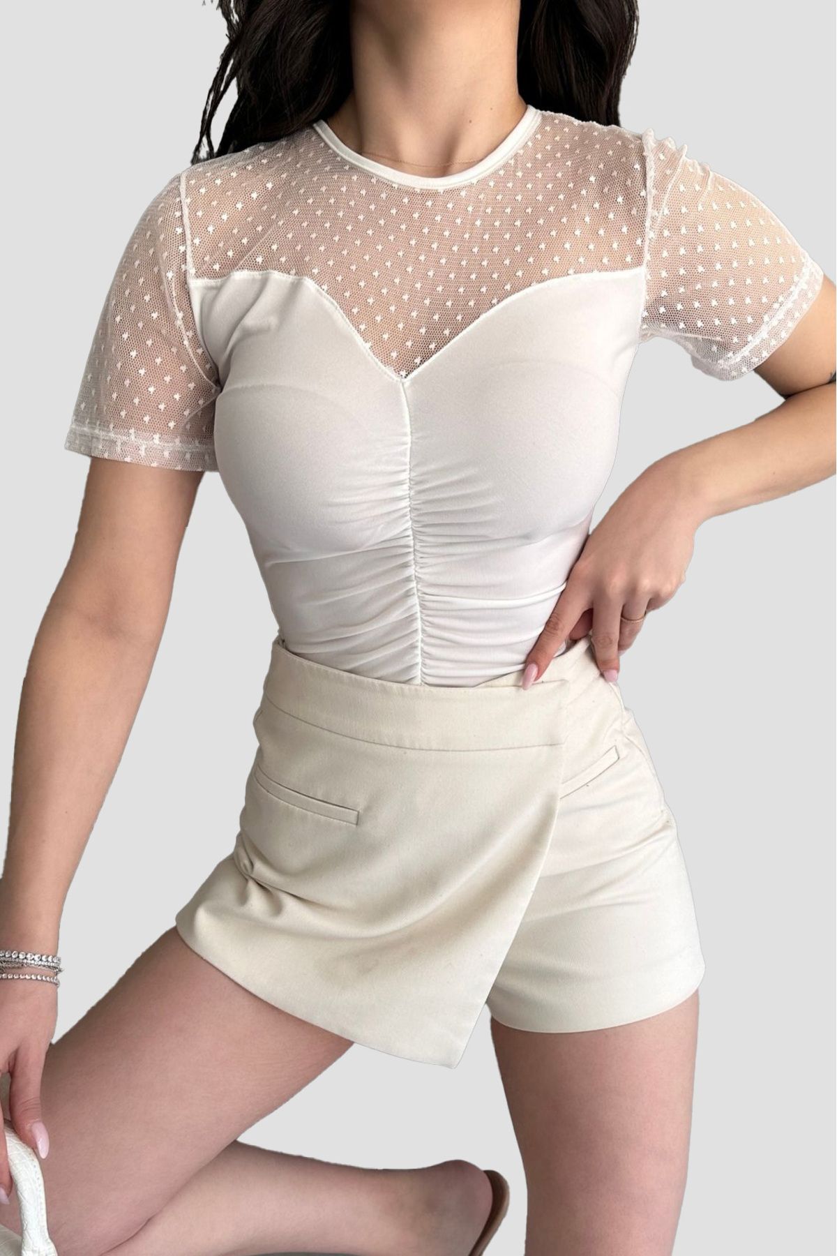 Caddebostan Moda Omzu Kolü Tüllü Önü Büzgülü Detay Crep Kadın Şık Crop Beyaz Bluz