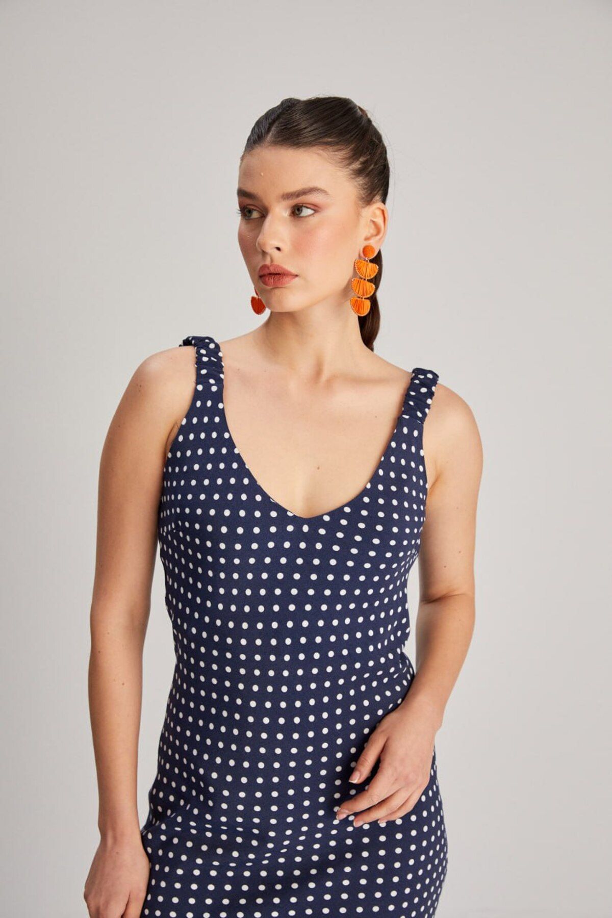 Julidress Puantiye Desenli Askılı Maxi Uzun Boy Premium Elbise