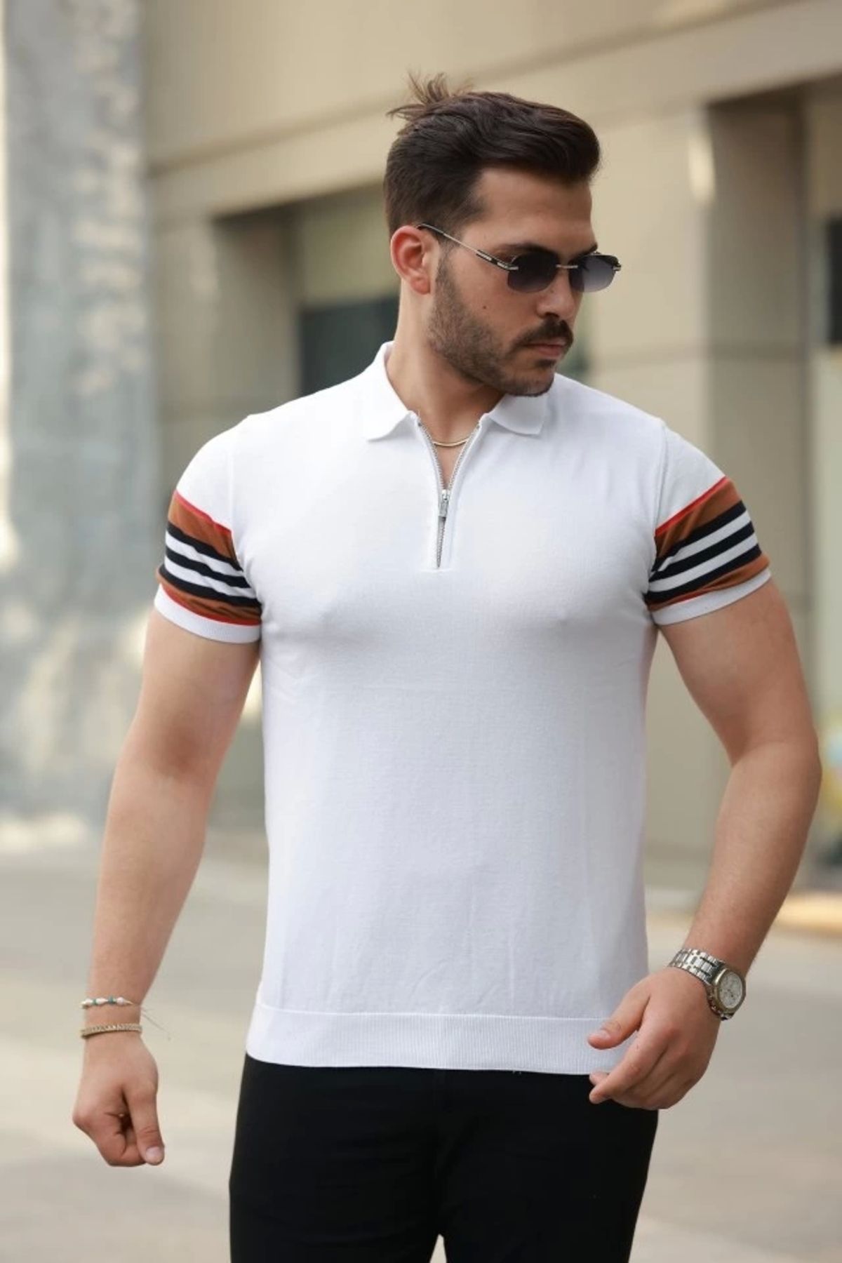 Butik Erkek Fermuar Yakalı Kolları Desenli Kısa Kollu Tişört