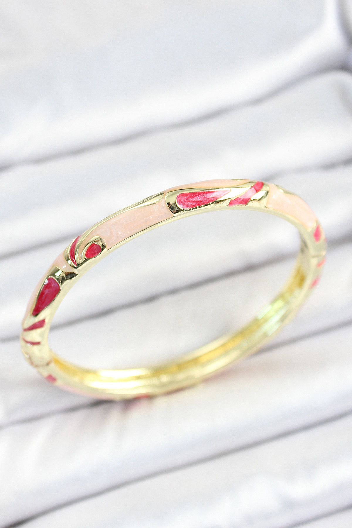 Mu Art Ahşap Mineli Pirinç Pembe Desenli Gold Renk Kadın Kelepçe
