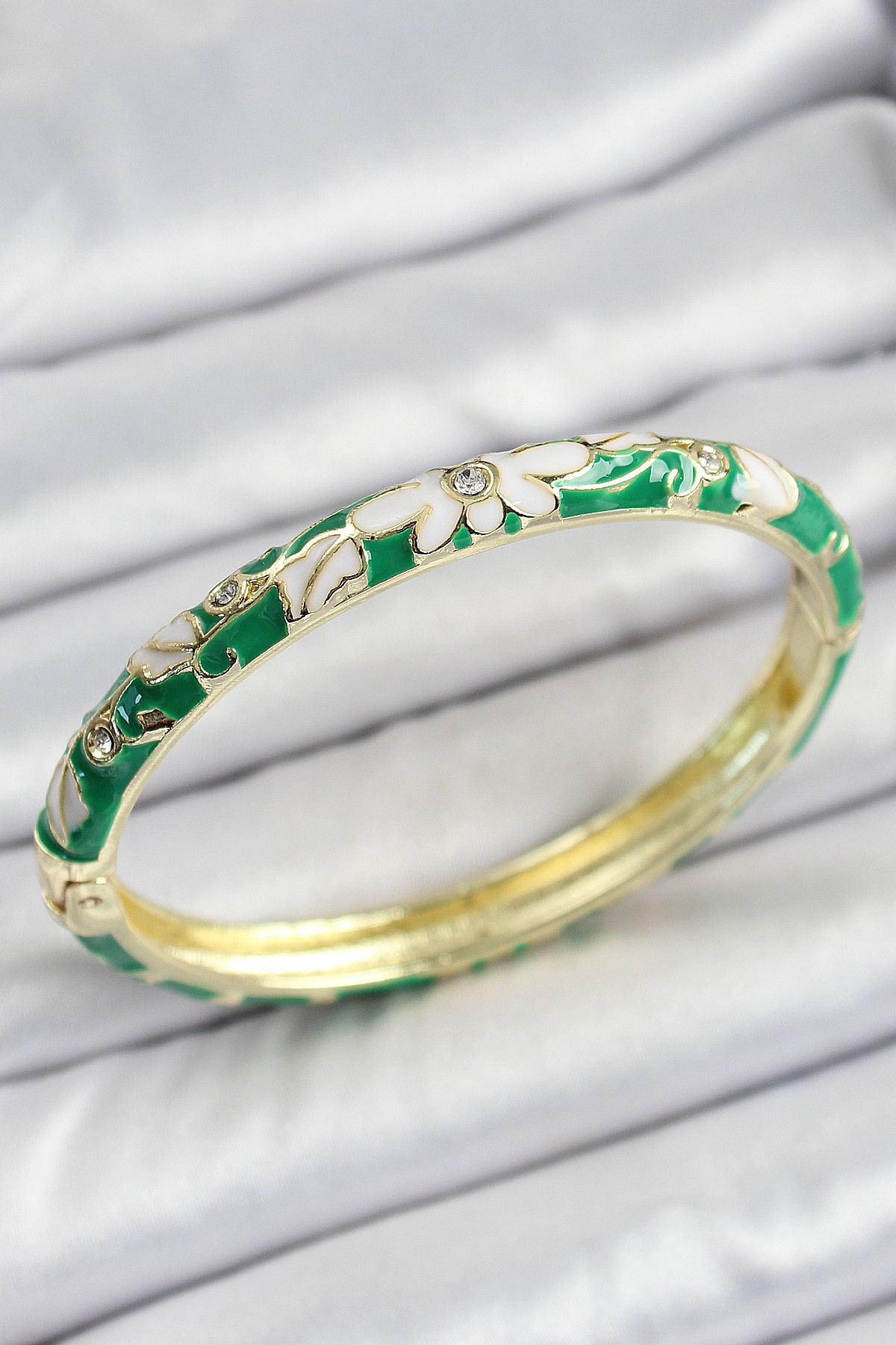 Mu Art Ahşap Mineli Pirinç Gold Renk Yeşil Çiçek Desen Motifli Kadın Kelepçe