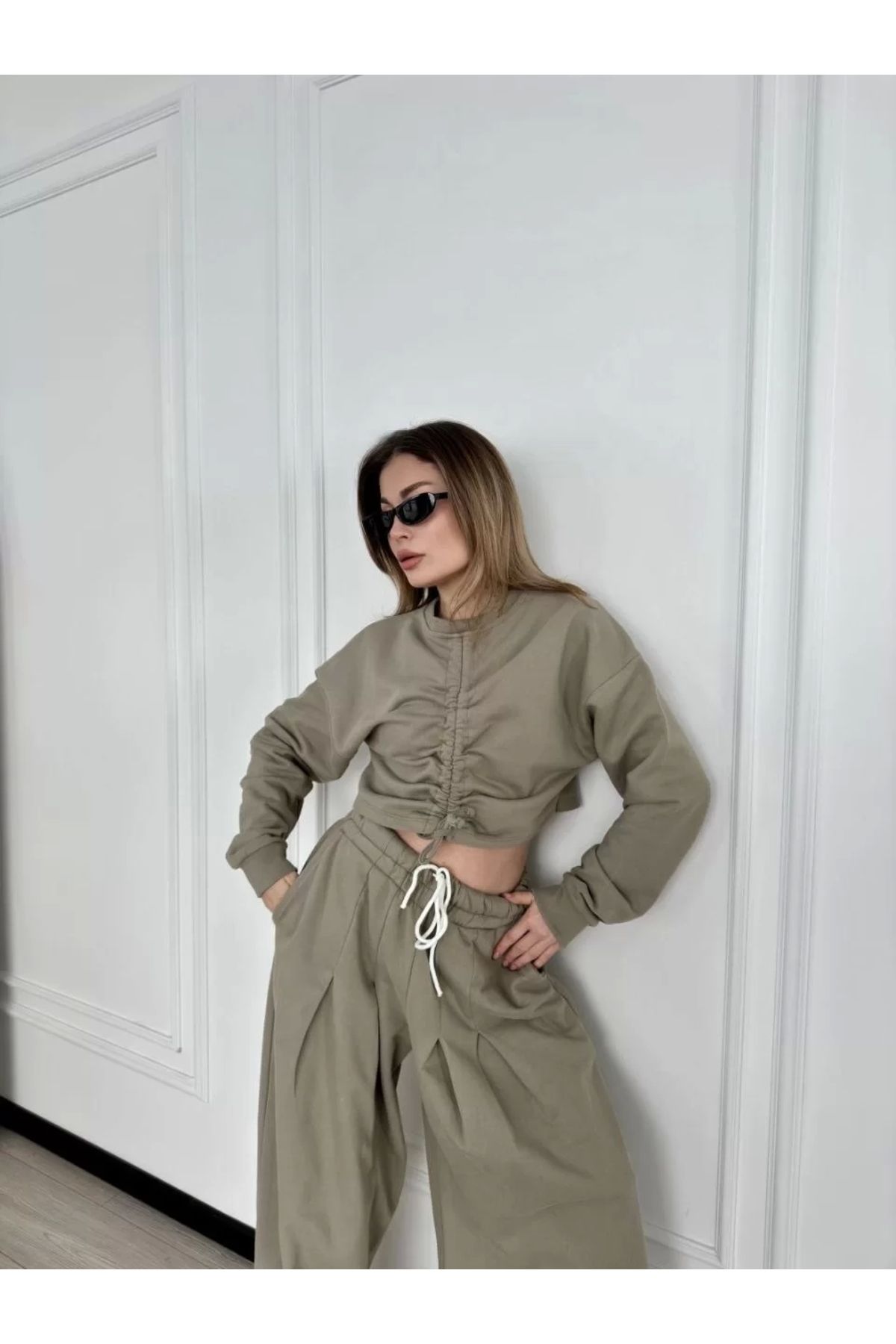 BÜŞRA TEZEL MODA Uzun Kollu Önü İp Büzgülü Crop ve Pantolon İkili Takım - Haki