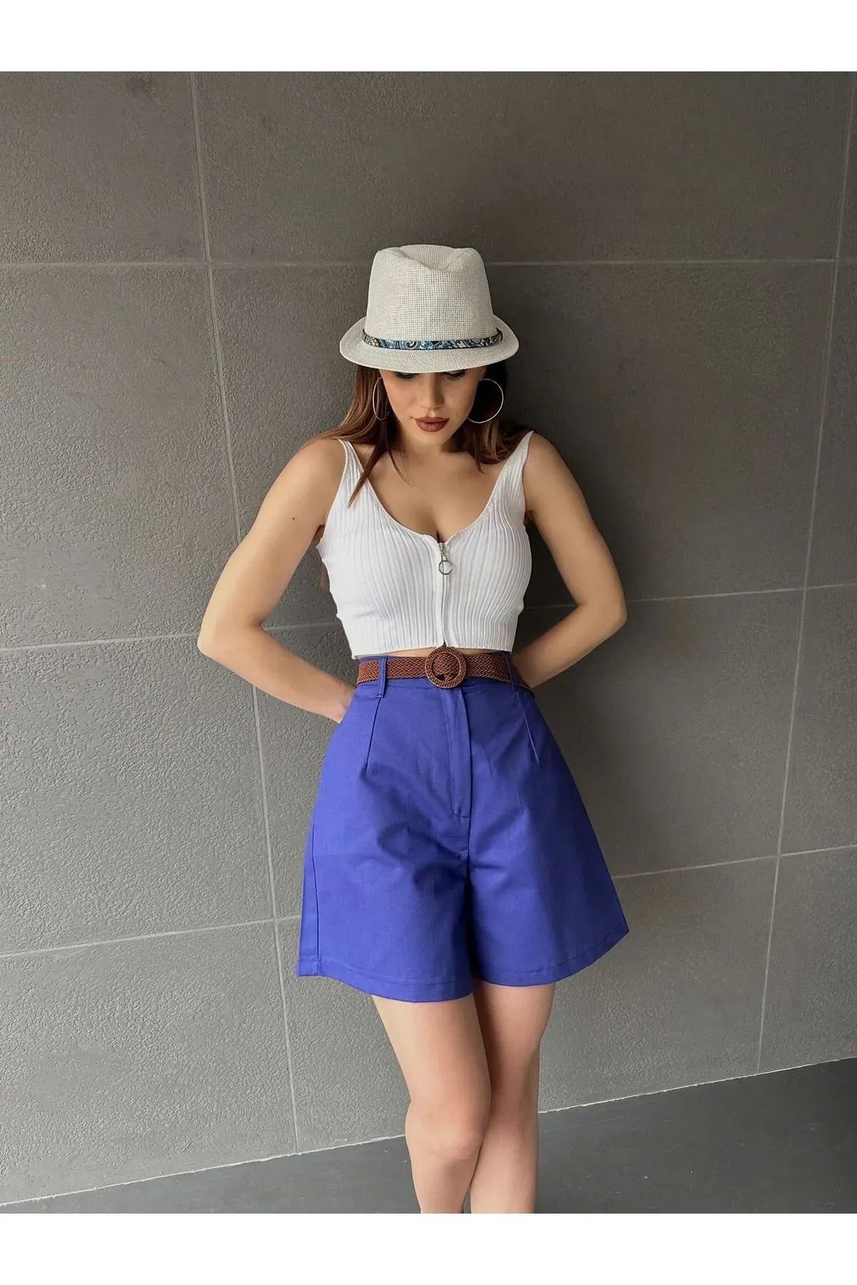 Omarı Rahat Kesimli Kemer Detaylı Denim Şort