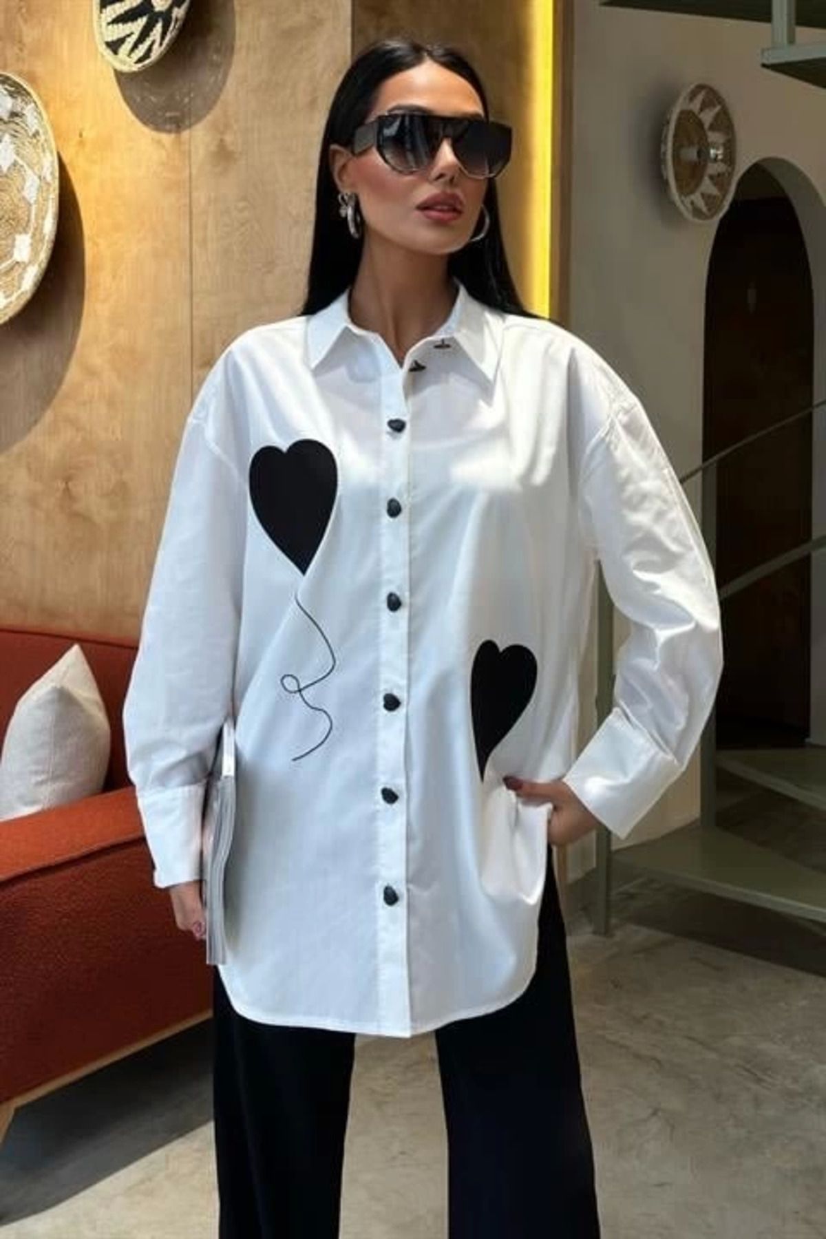 Omarı Kalp Nakışlı Ve Düğme Detaylı Oversize Gömlek