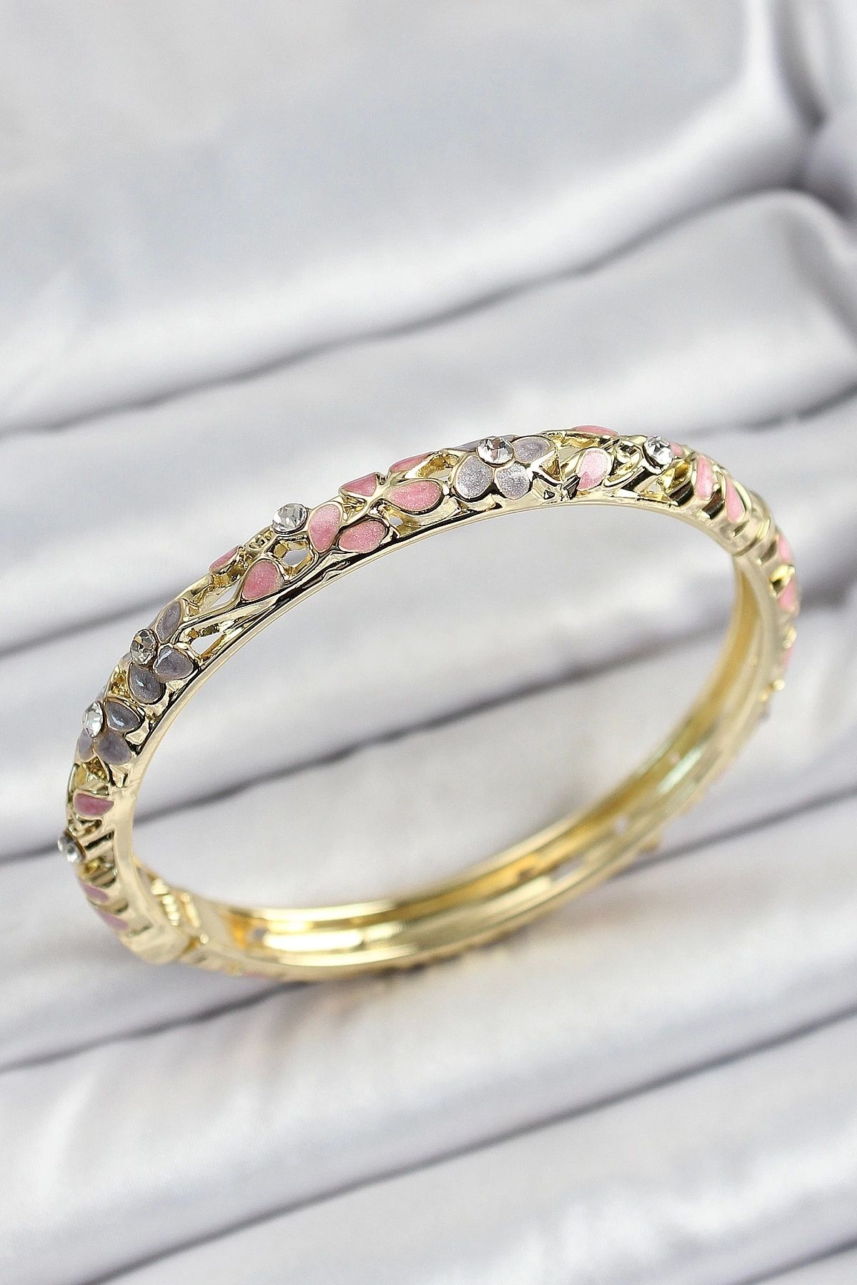 Clariss Mineli Pirinç Gold Renk Pembe Çiçek Motifli Kadın Kelepçe