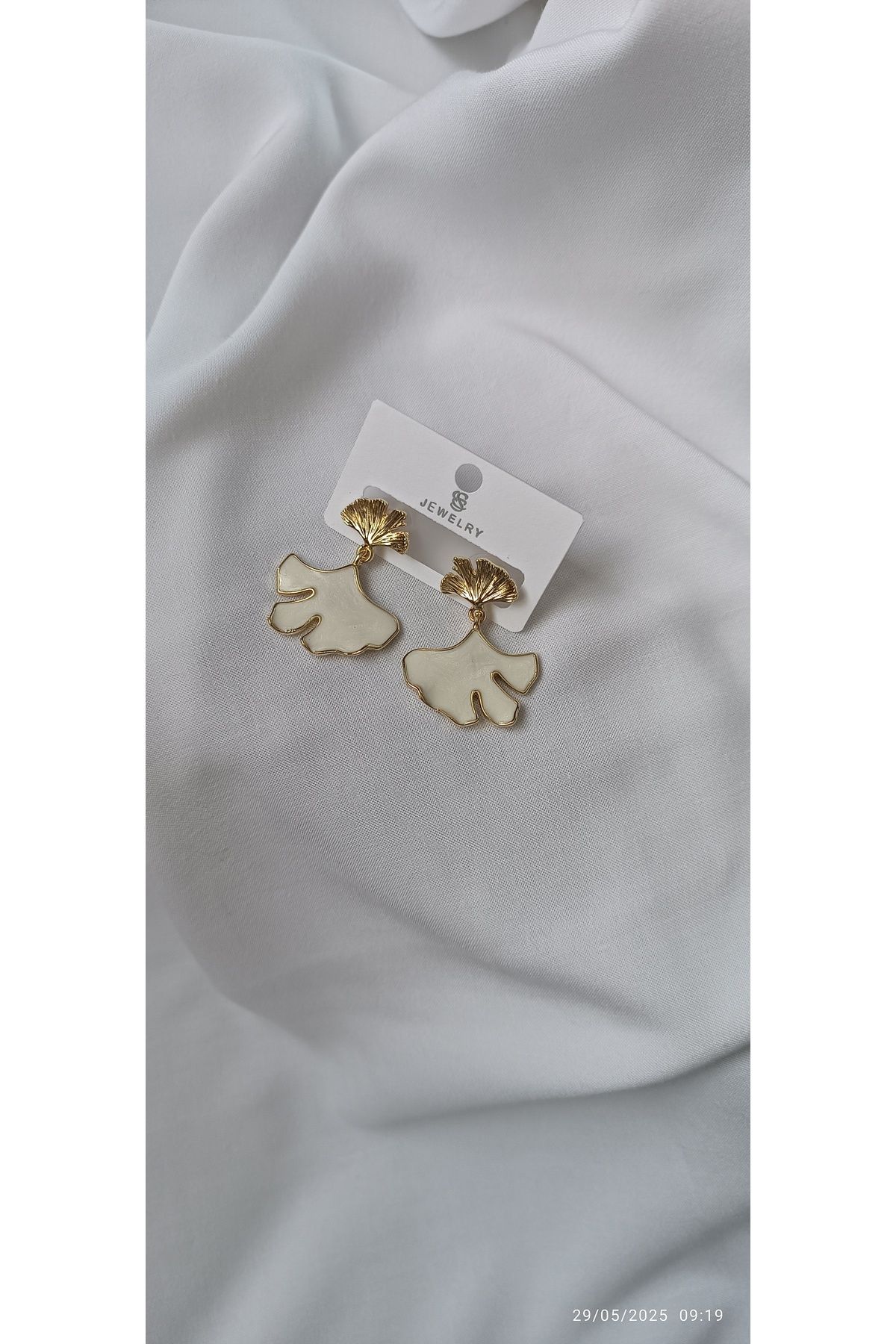 ARİ TAKI Yelpaze küpe Gold& Beyaz