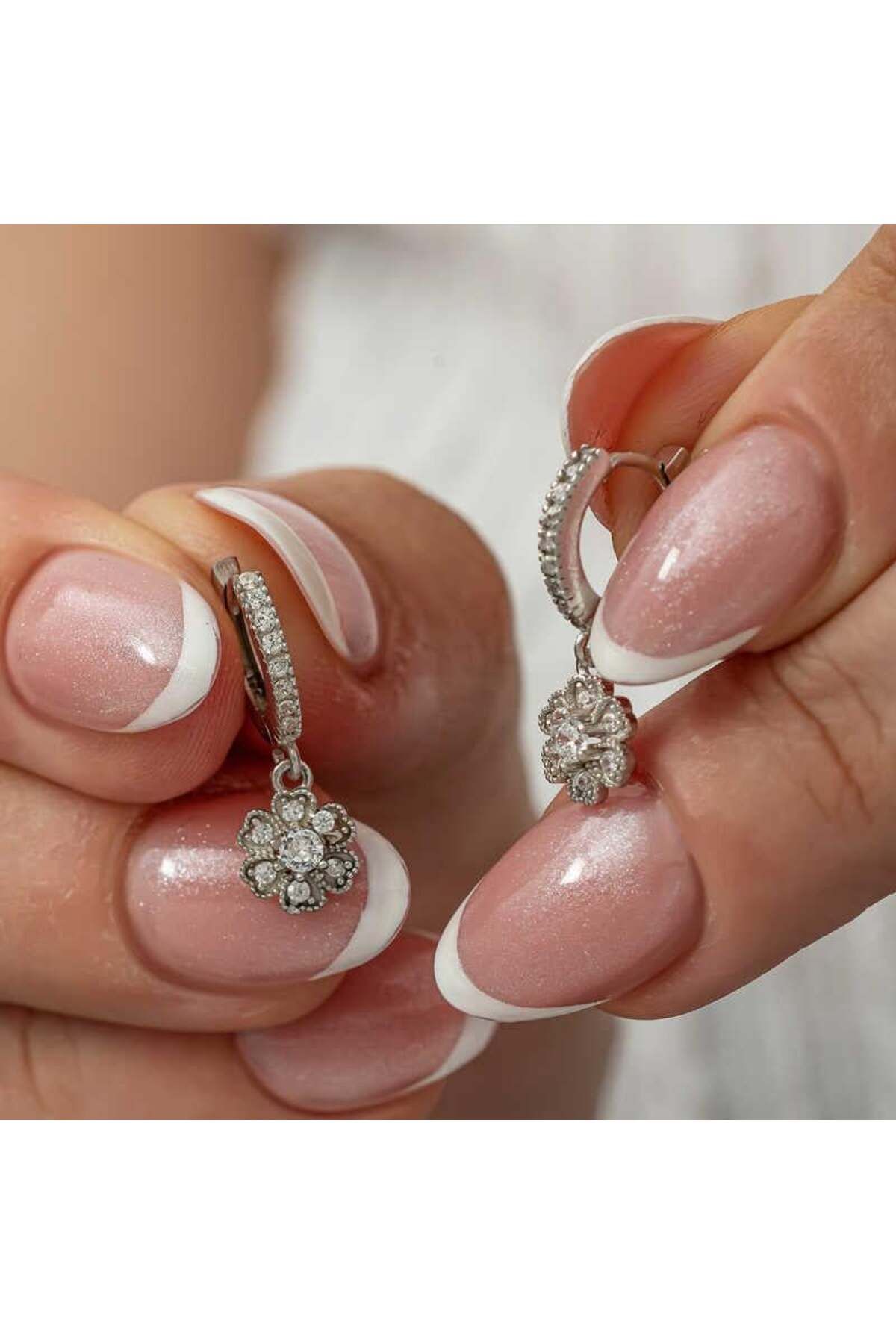 alsepeteavm Gümüş Sallantılı Minimal Çiçek Kadın Küpe
