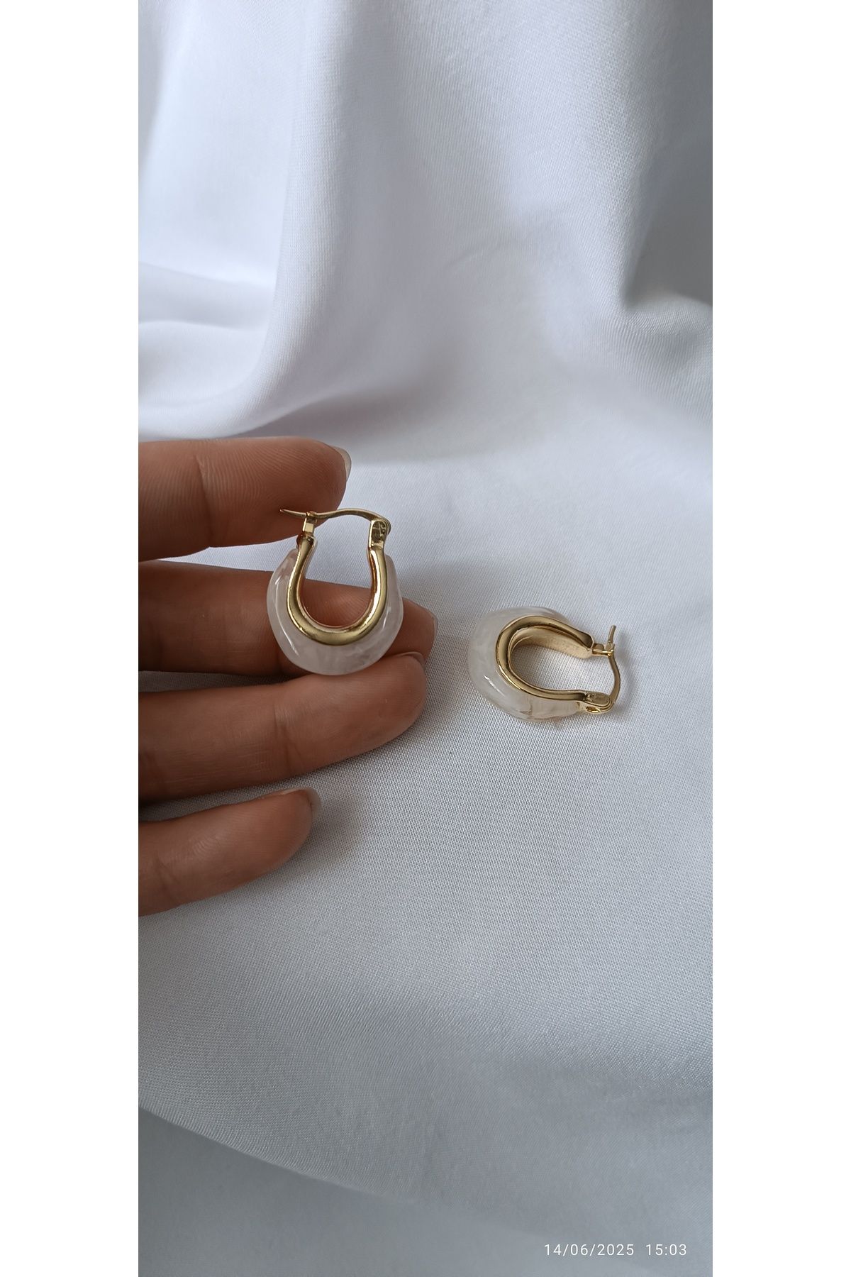 ARİ TAKI Gold&Beyaz halka küpe