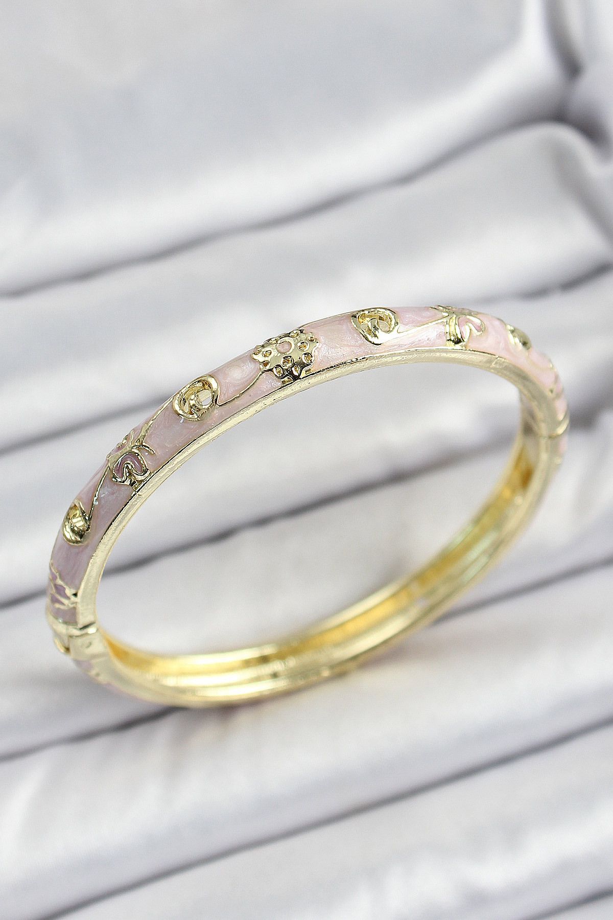 Toptan Bulurum Mineli Pirinç Gold Renk Pembe Renk Motifli Kadın Kelepçe